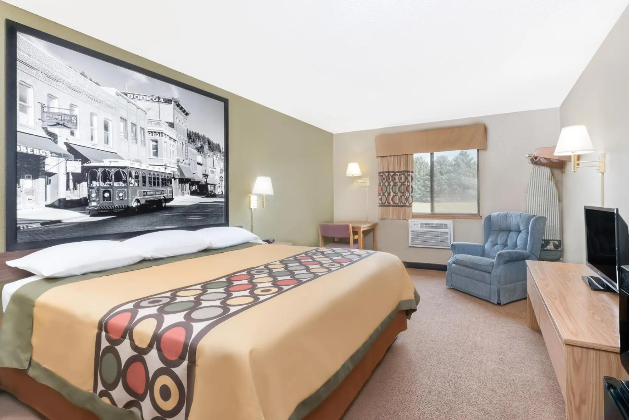 King Room - Non-Smoking in Super 8 by Wyndham Winner SD