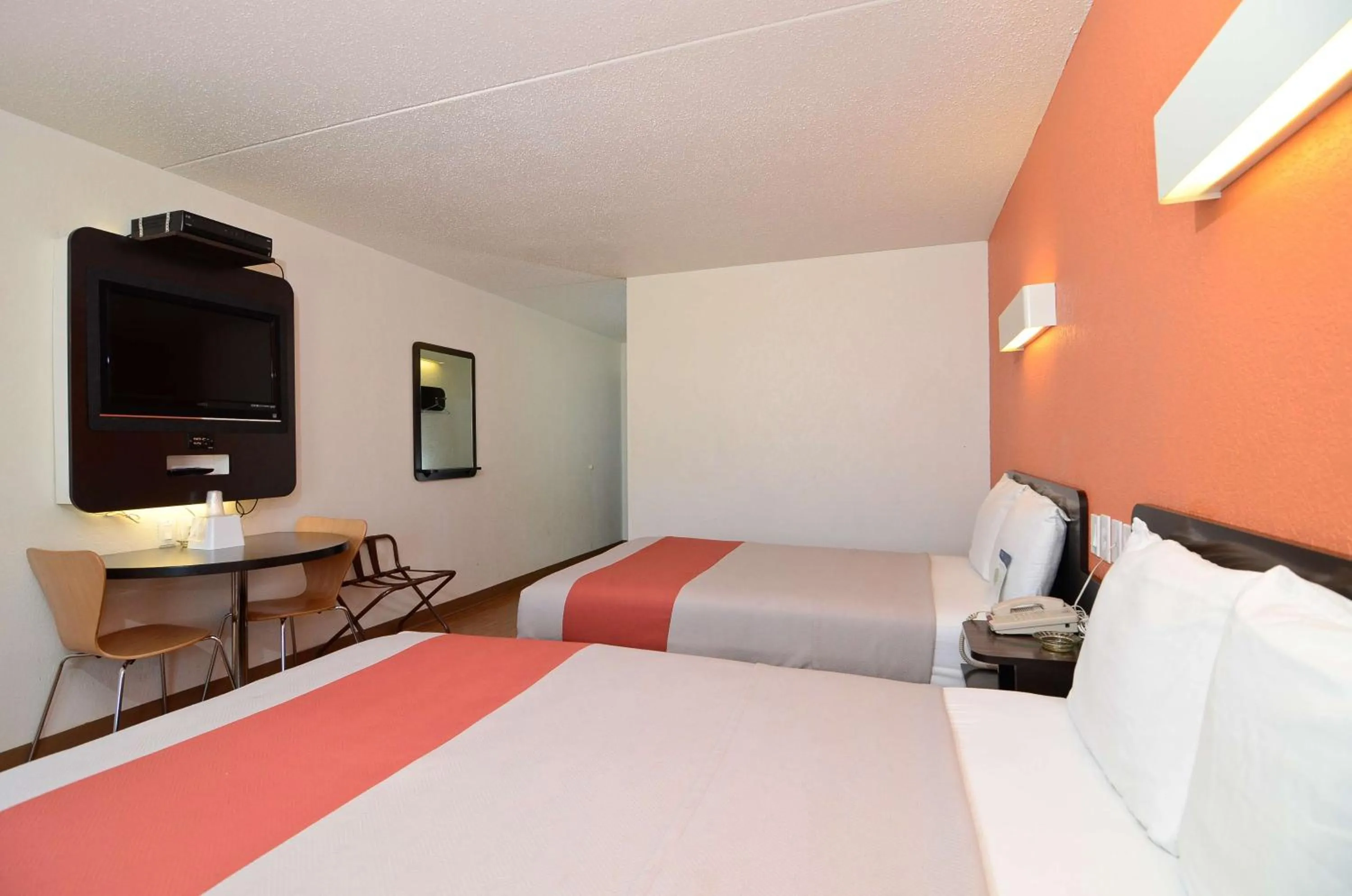 Quadruple Room - single occupancy - Non-Smoking in Motel 6-South Haven, KS