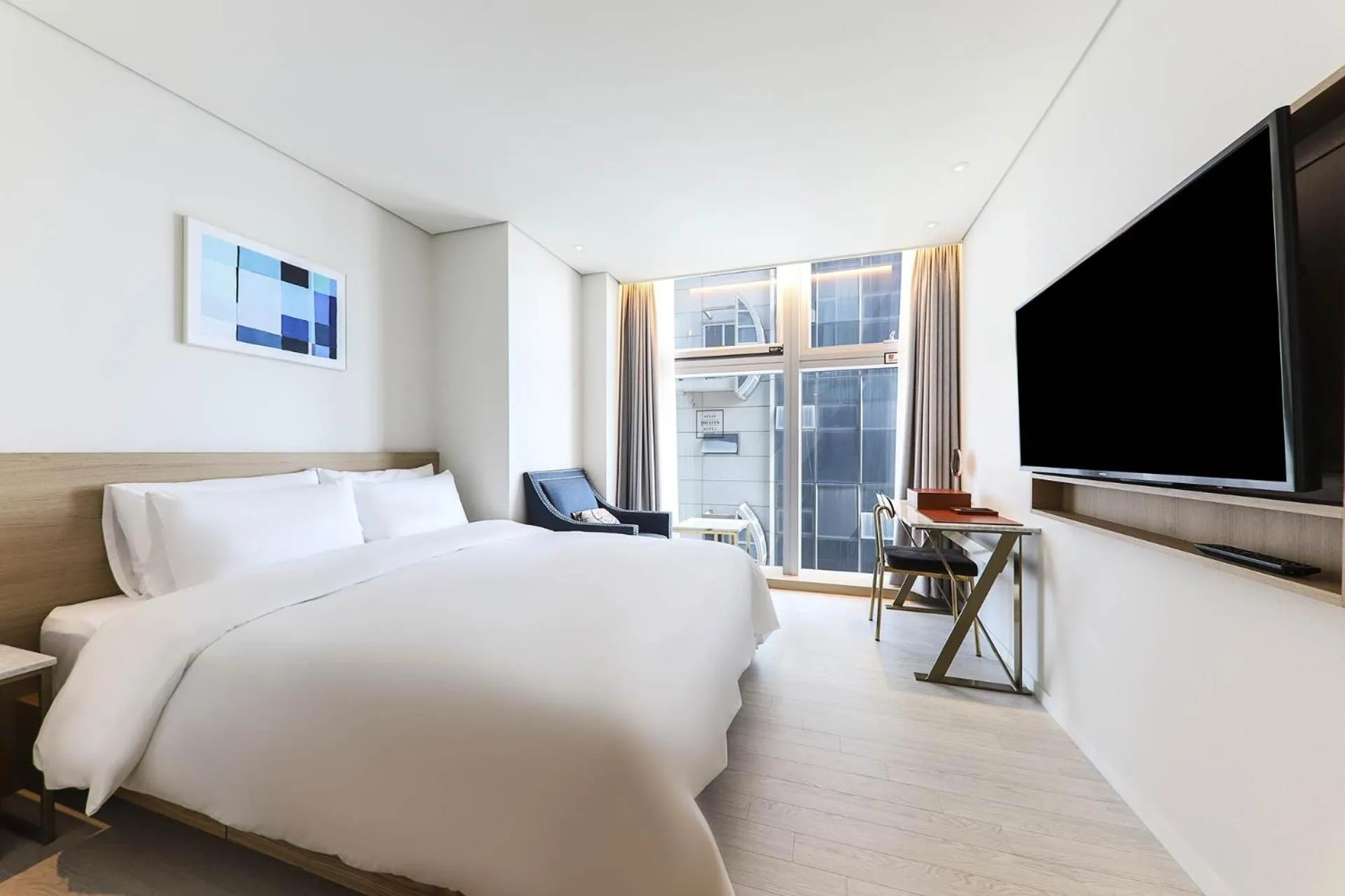 Deluxe Double Room with Side Sea View in Ocean 2Heaven Hotel Busan