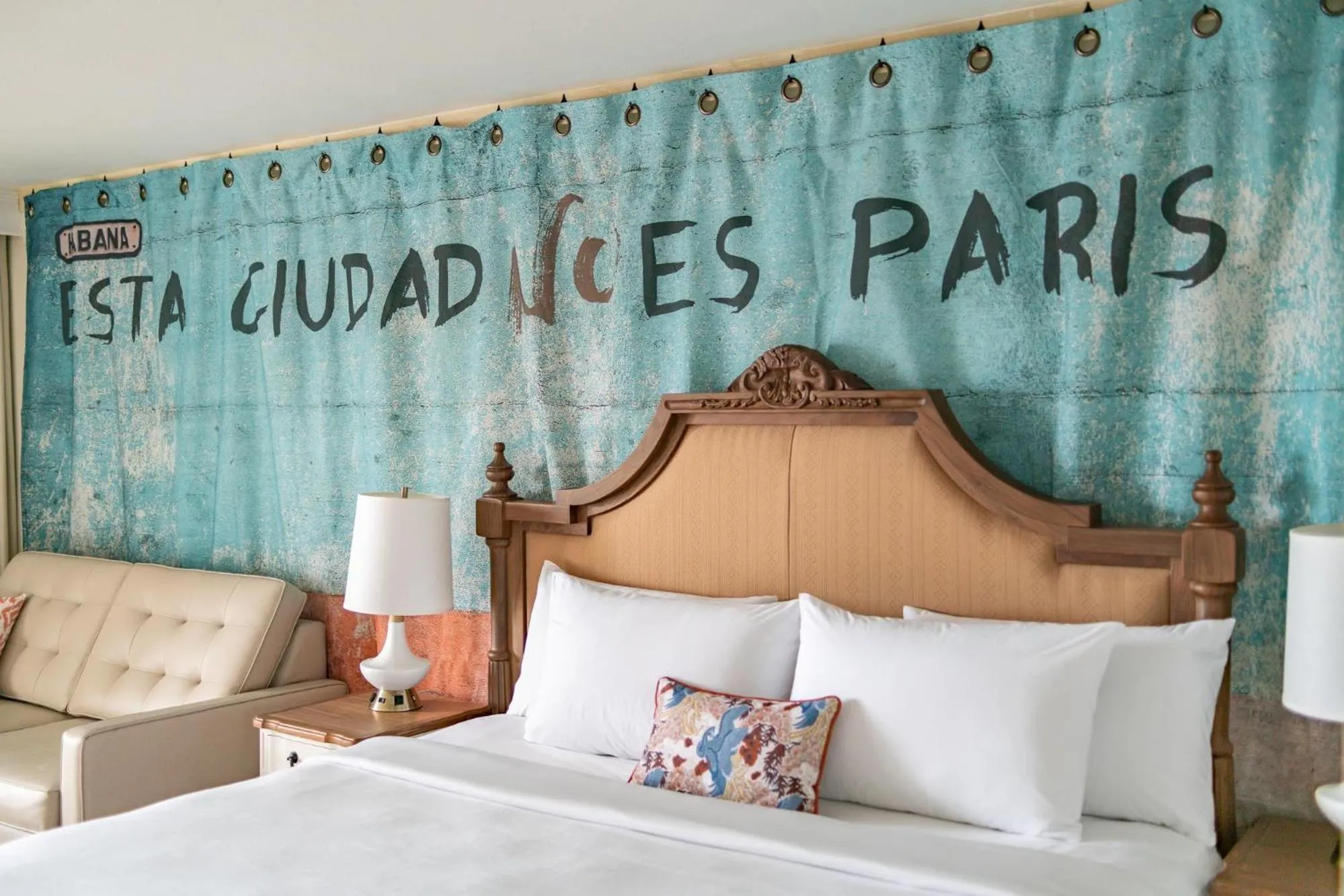 Traditional Room 1 King Bed No View in Havana Cabana at Key West