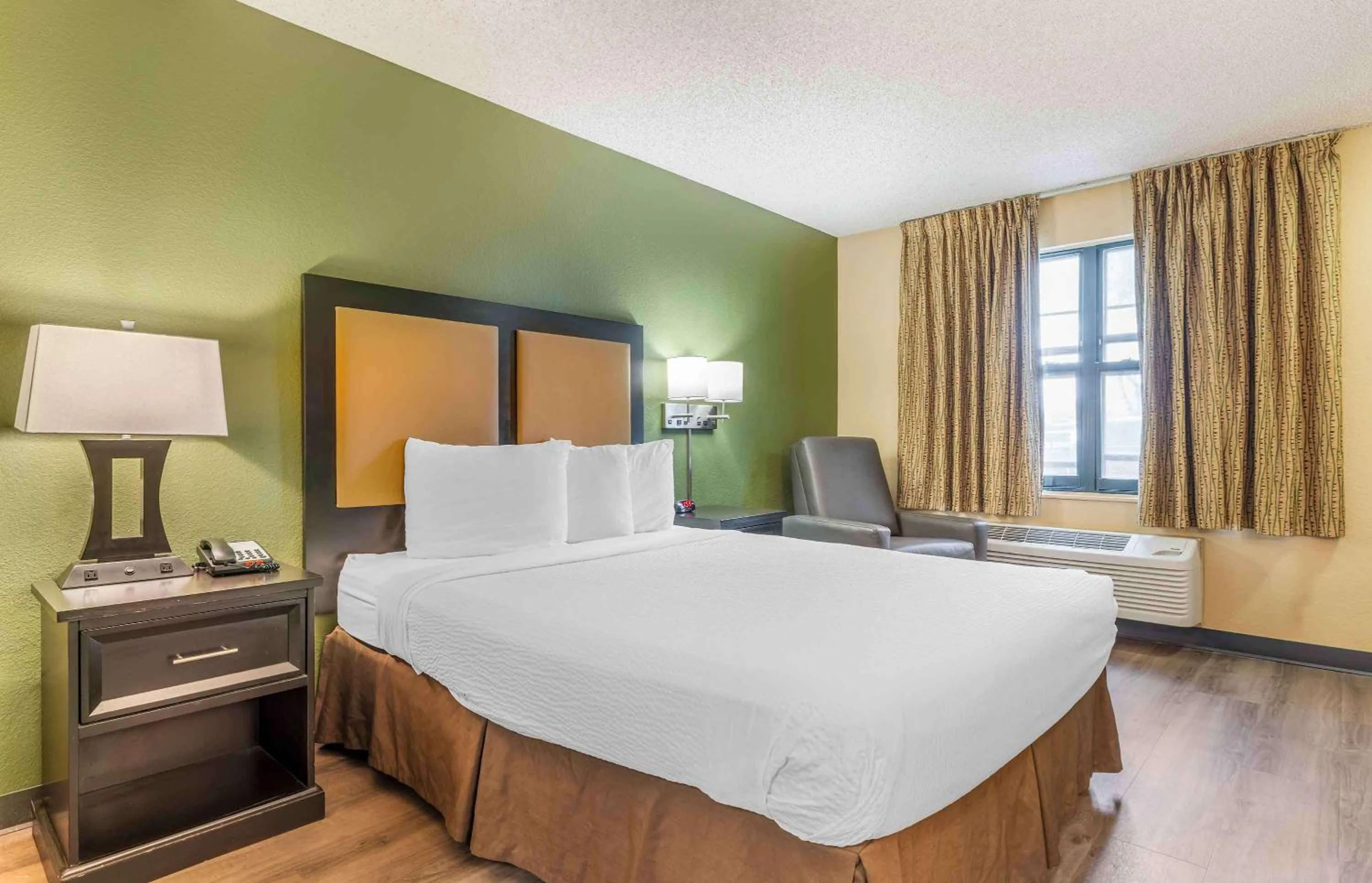 Queen Studio - Disability Access/Non-Smoking in Extended Stay America Suites - Temecula - Wine Country