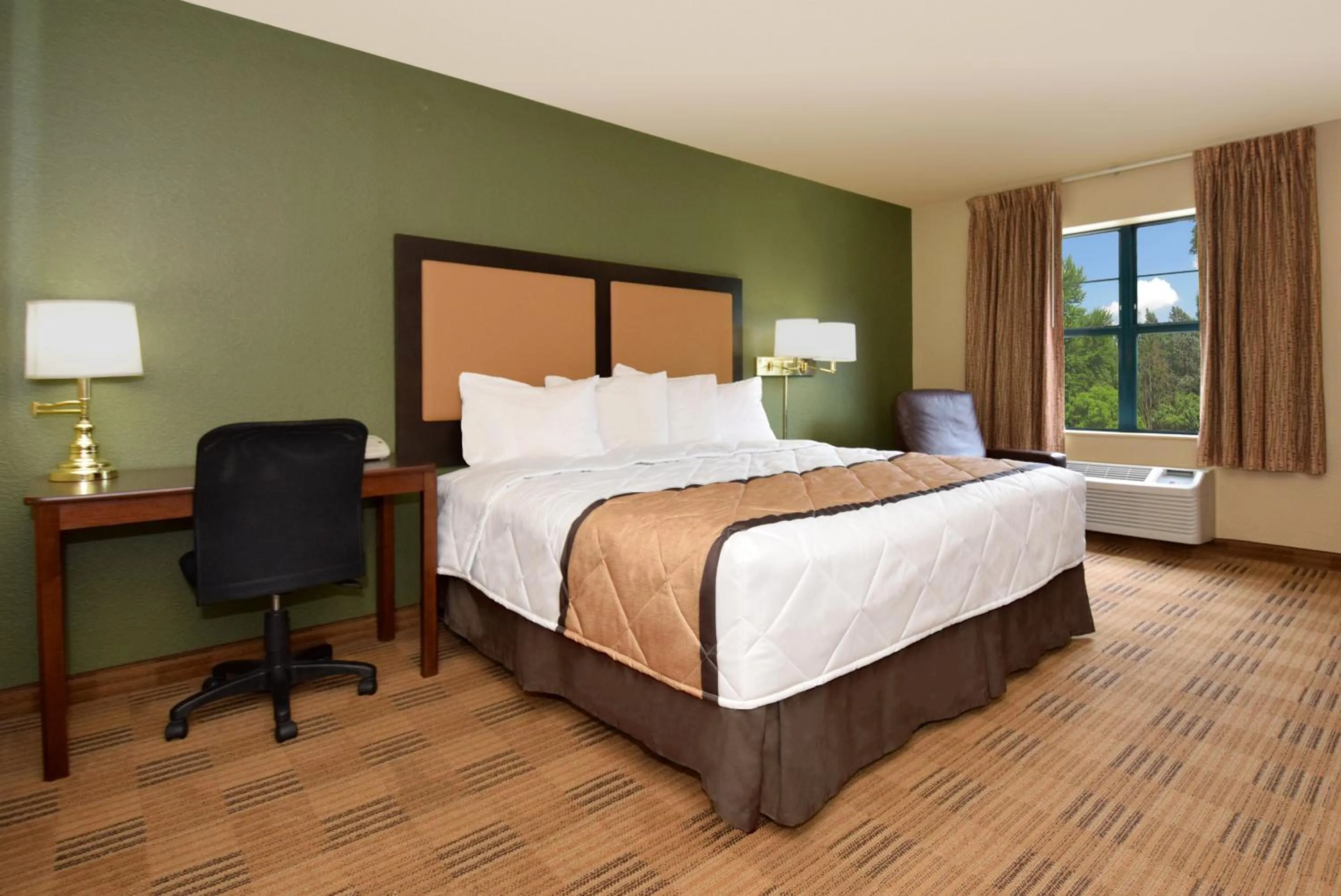 Studio with 1 King Bed - Non-Smoking in Extended Stay America Select Suites - Appleton - Fox Cities