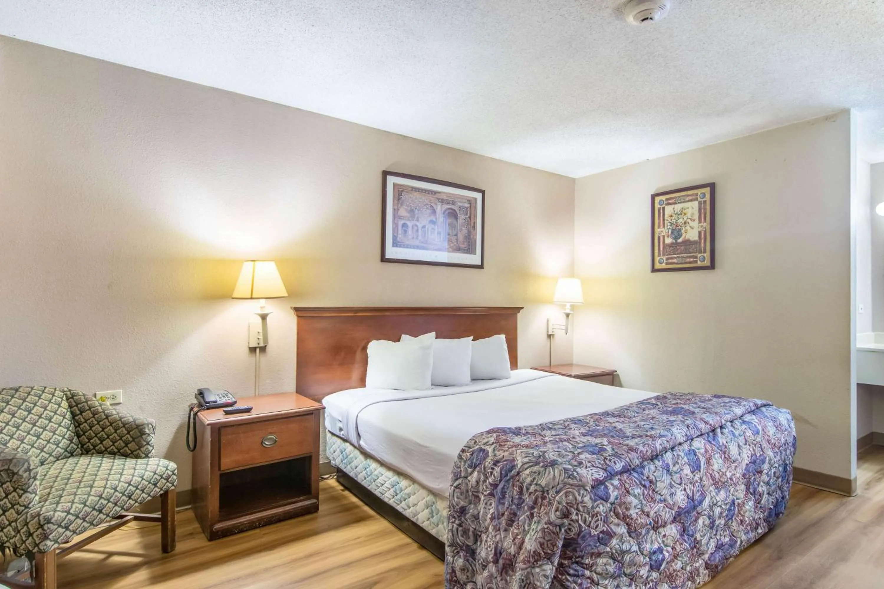 King Room - single occupancy - Disability Access - Non-Smoking in Motel 6-Alsip, IL
