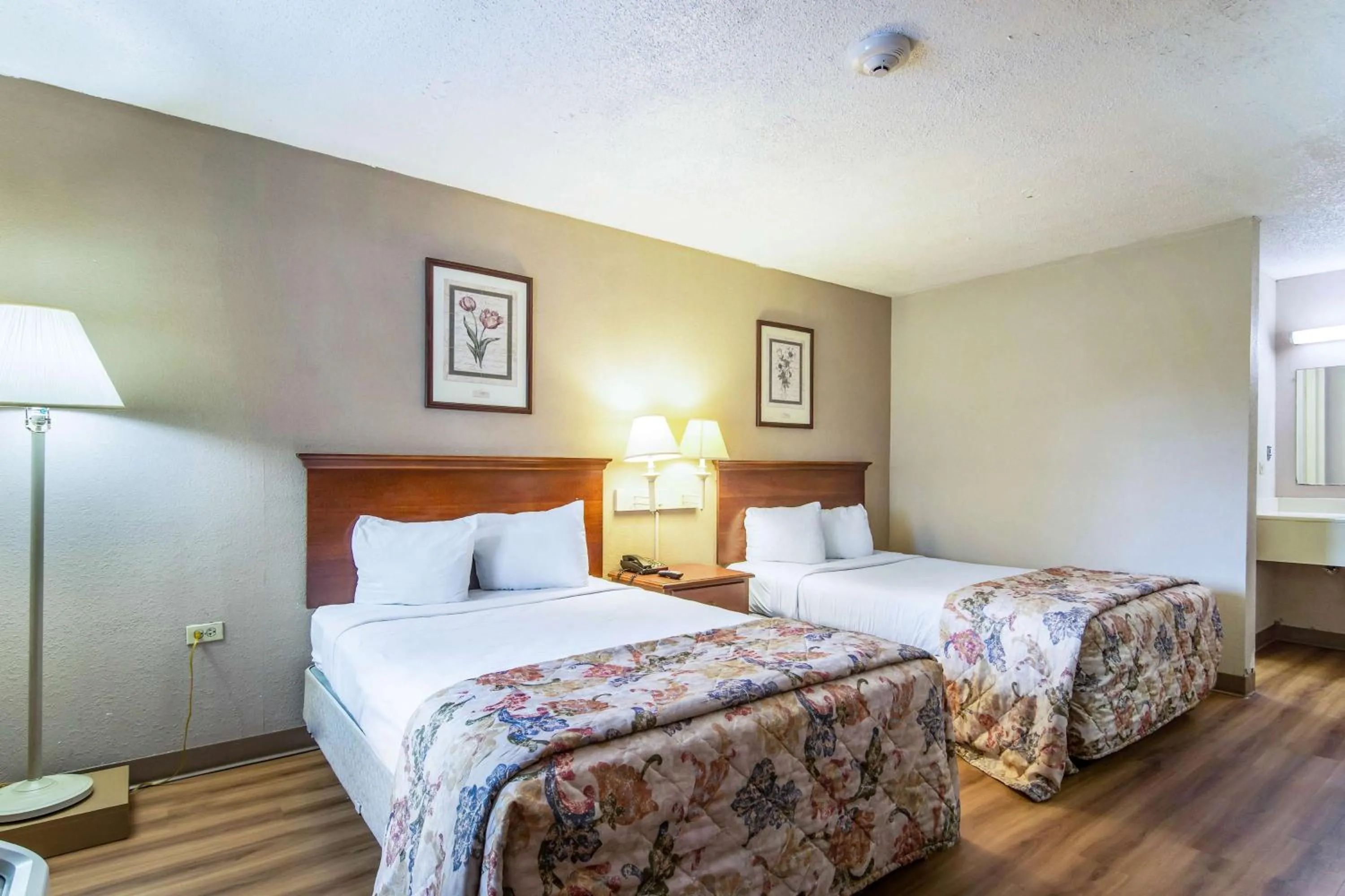 Quadruple Room - single occupancy - Smoking in Motel 6-Alsip, IL