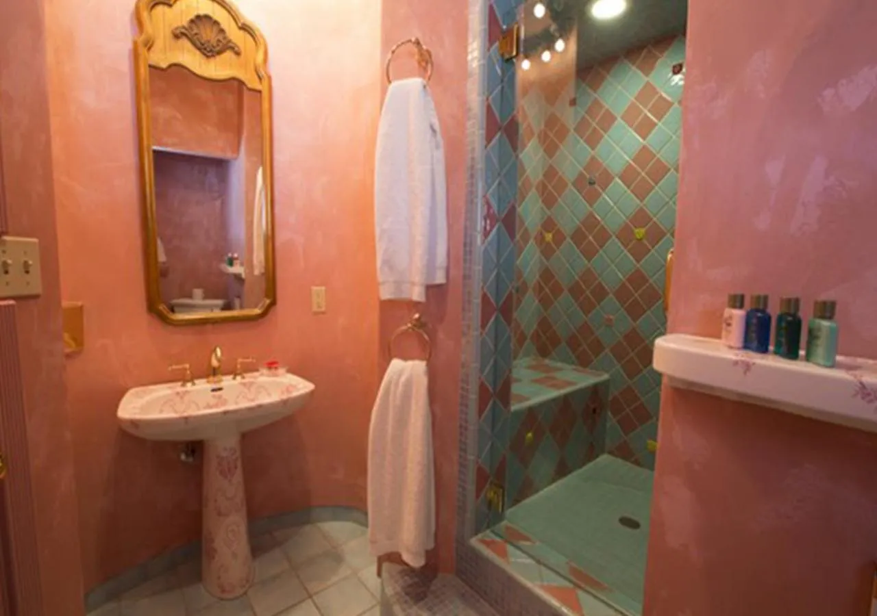 Krazy Dazy in Madonna Inn