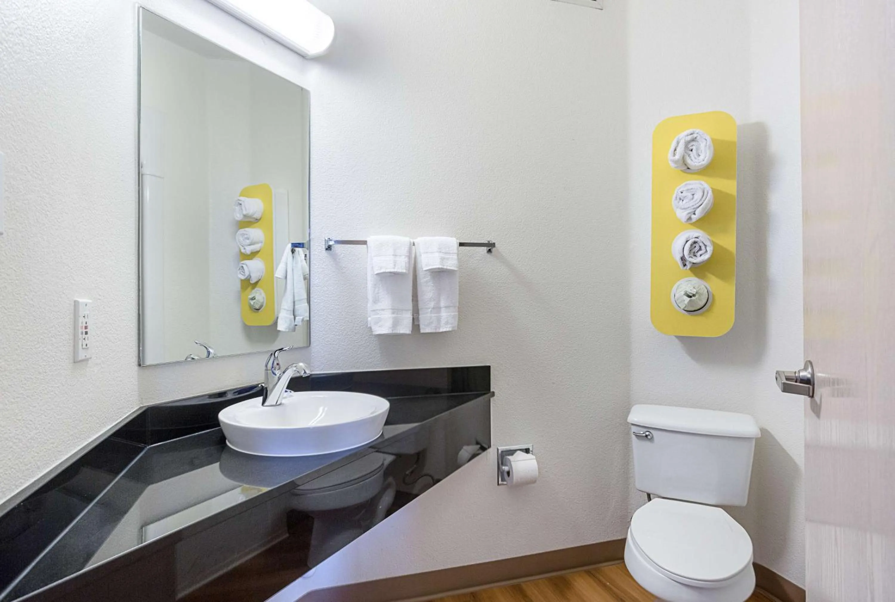 Queen Room - Non-Smoking in Motel 6-Page, AZ