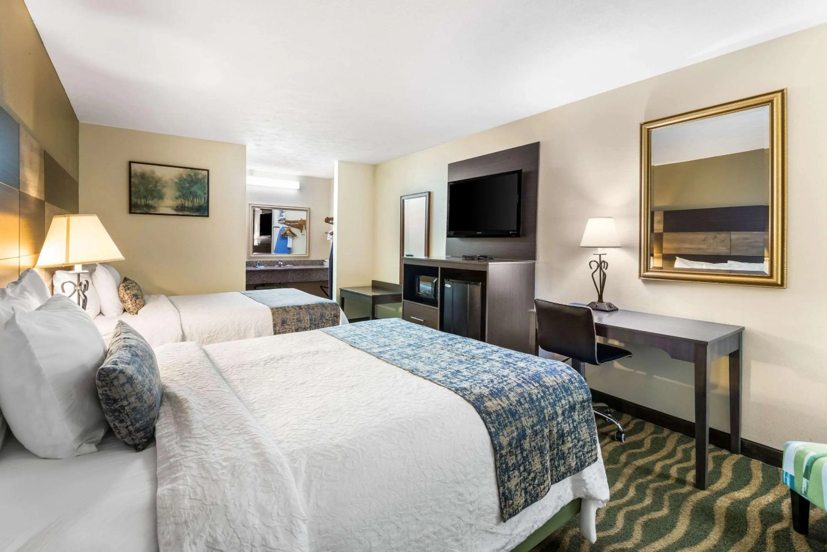 Double Room with Two Double Beds - Non-Smoking in Rodeway Inn Cadiz