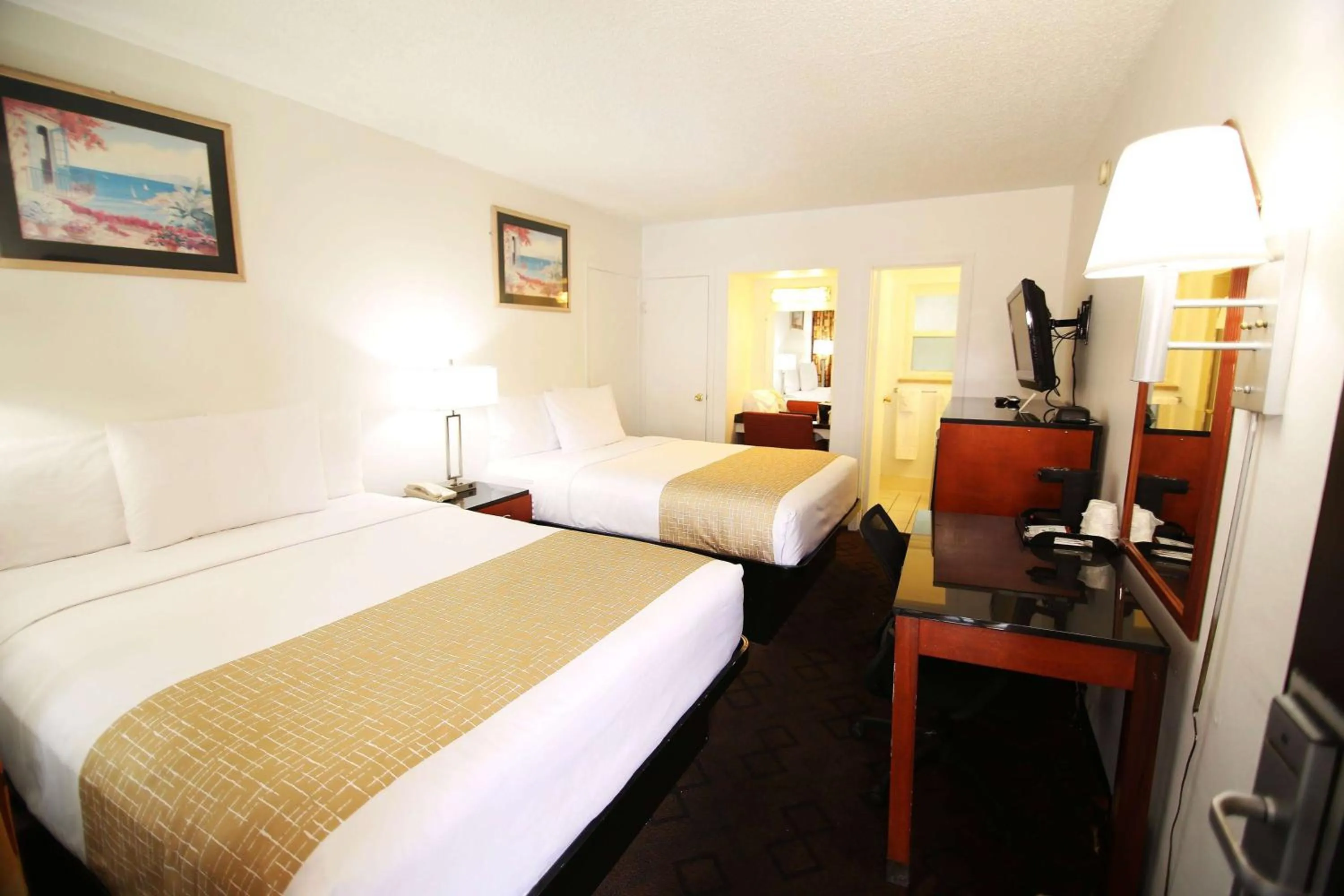 Queen Room with Two Queen Beds - Non-Smoking in Travelodge by Wyndham Burbank-Glendale