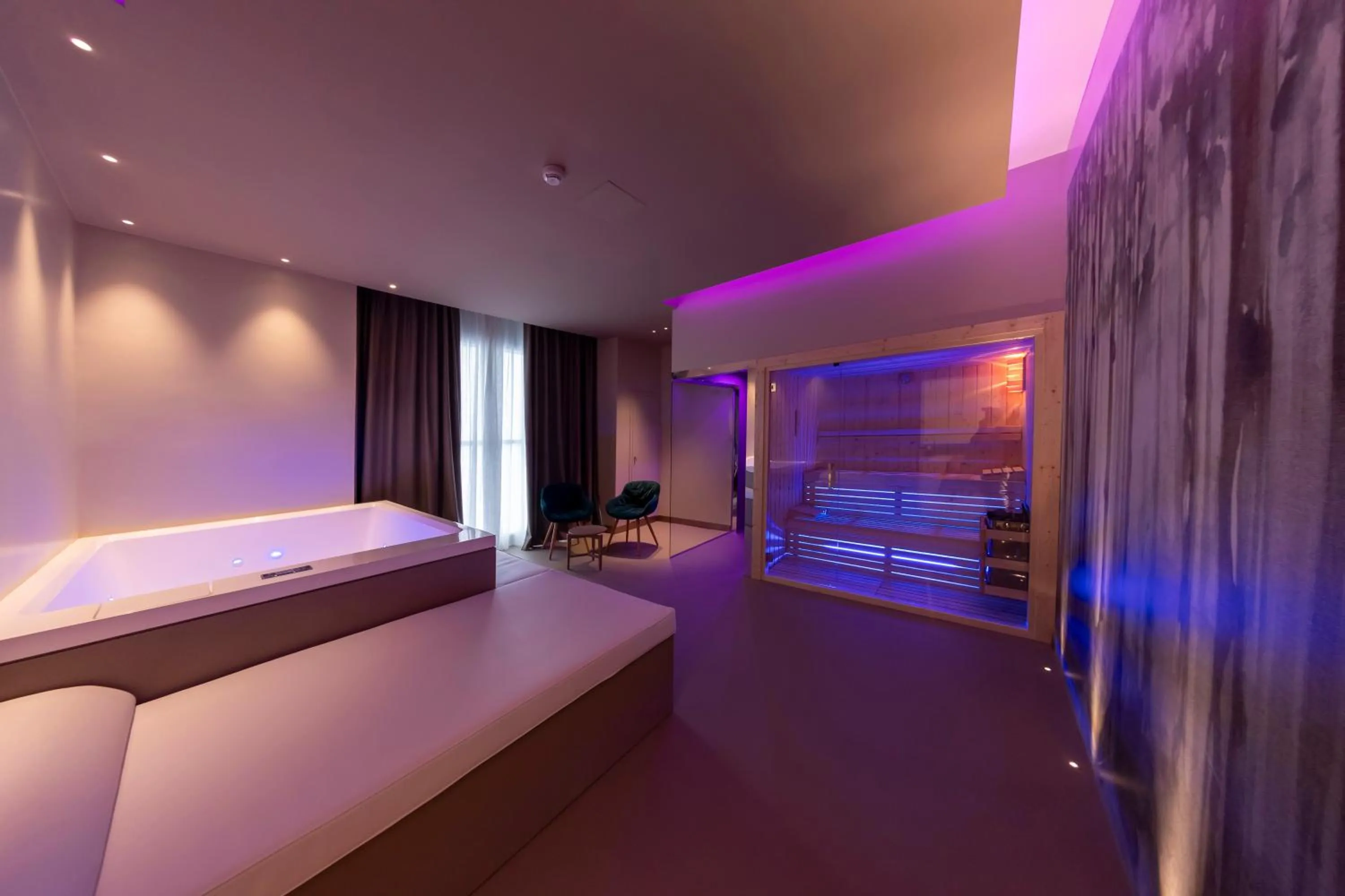 Junior Suite with Sauna and Hot Tub  in Smart Hotel Napoli