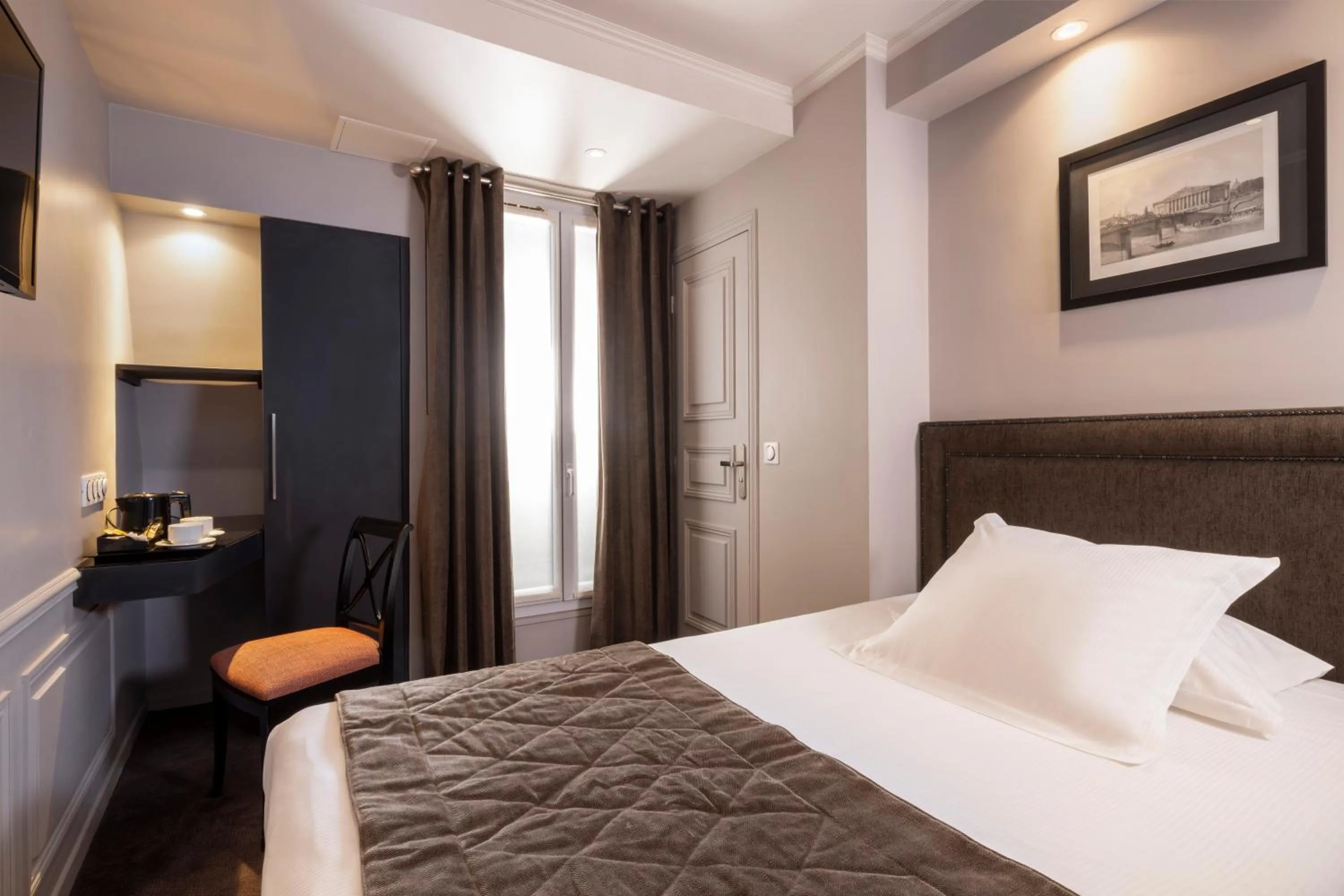 Single Room in Pavillon Monceau