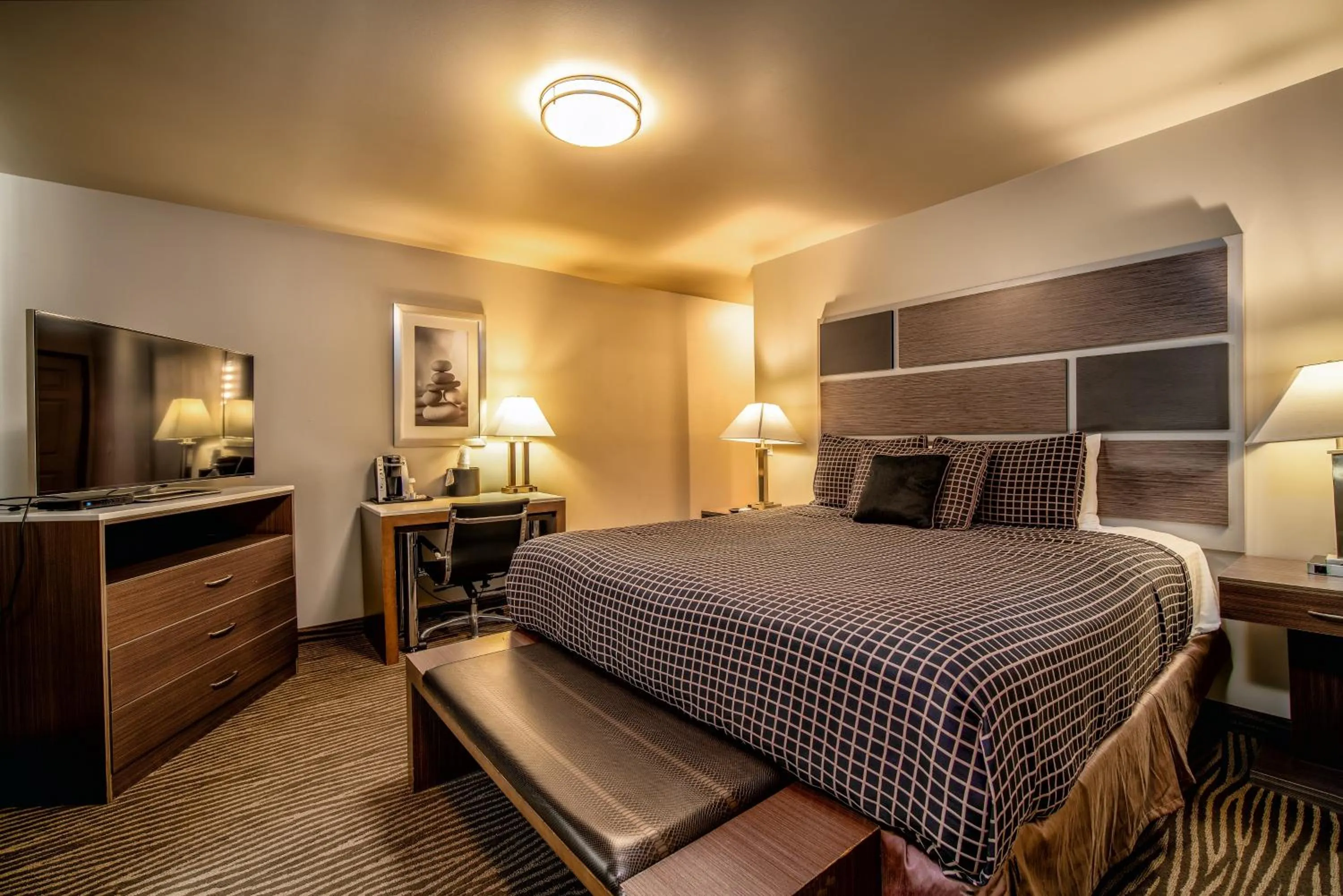 Street View King Room in Crescent Bay Inn