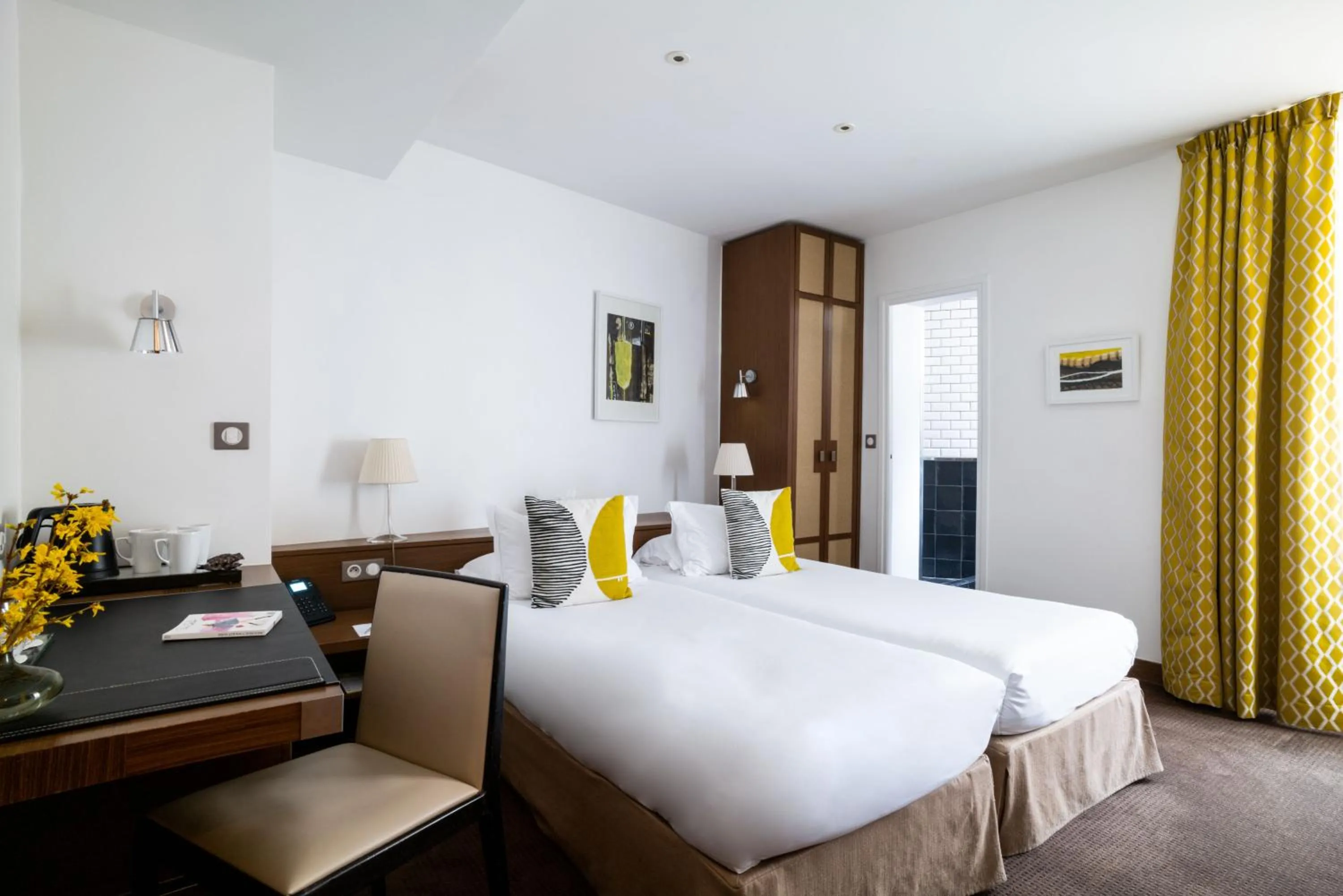 Triple Room in Hôtel Le Colisée