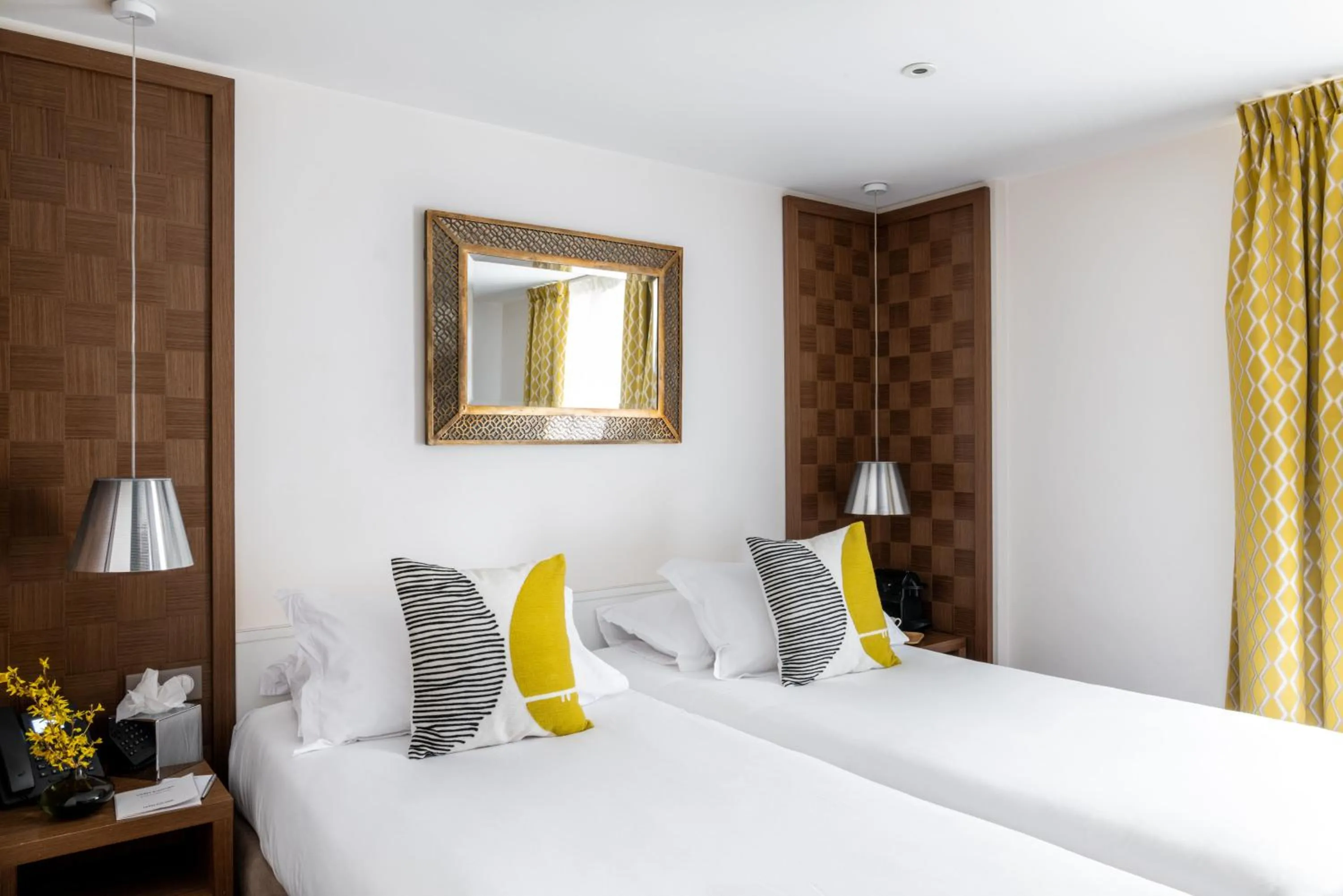 Twin Room in Hôtel Le Colisée