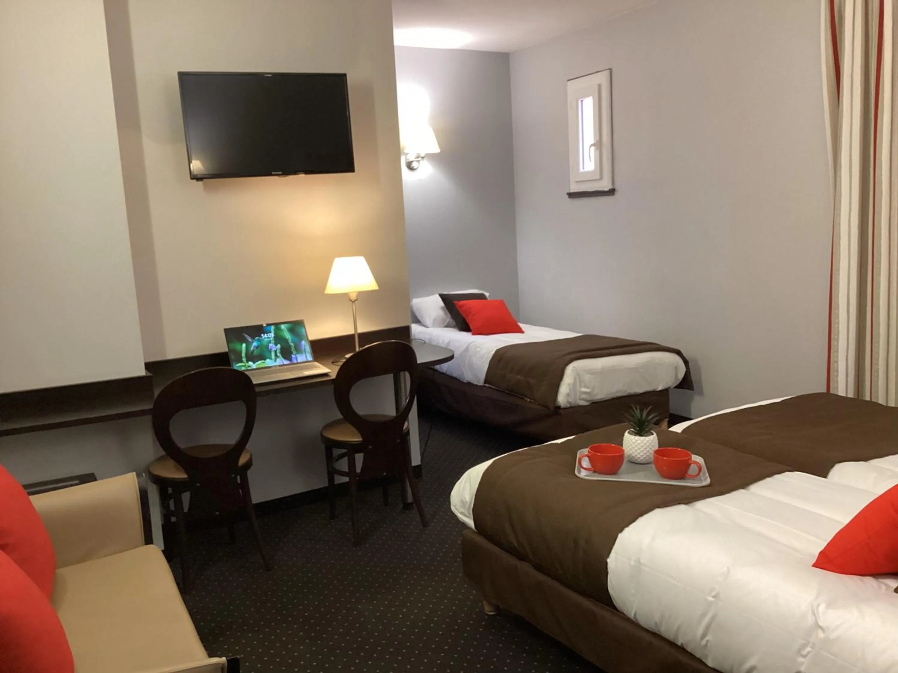 Family Room in Hôtel Alliance