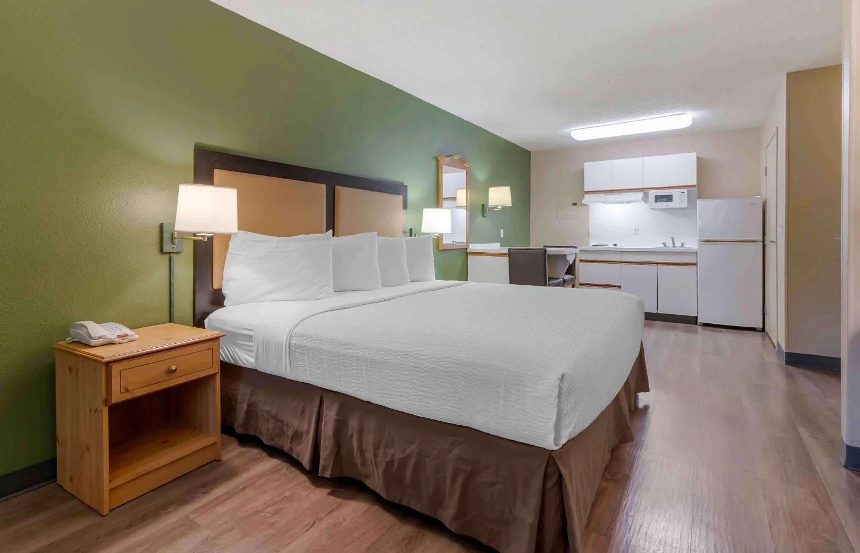 Deluxe Studio with 1 King Bed - Non-Smoking in Extended Stay America Suites - Clearwater - Carillon Park