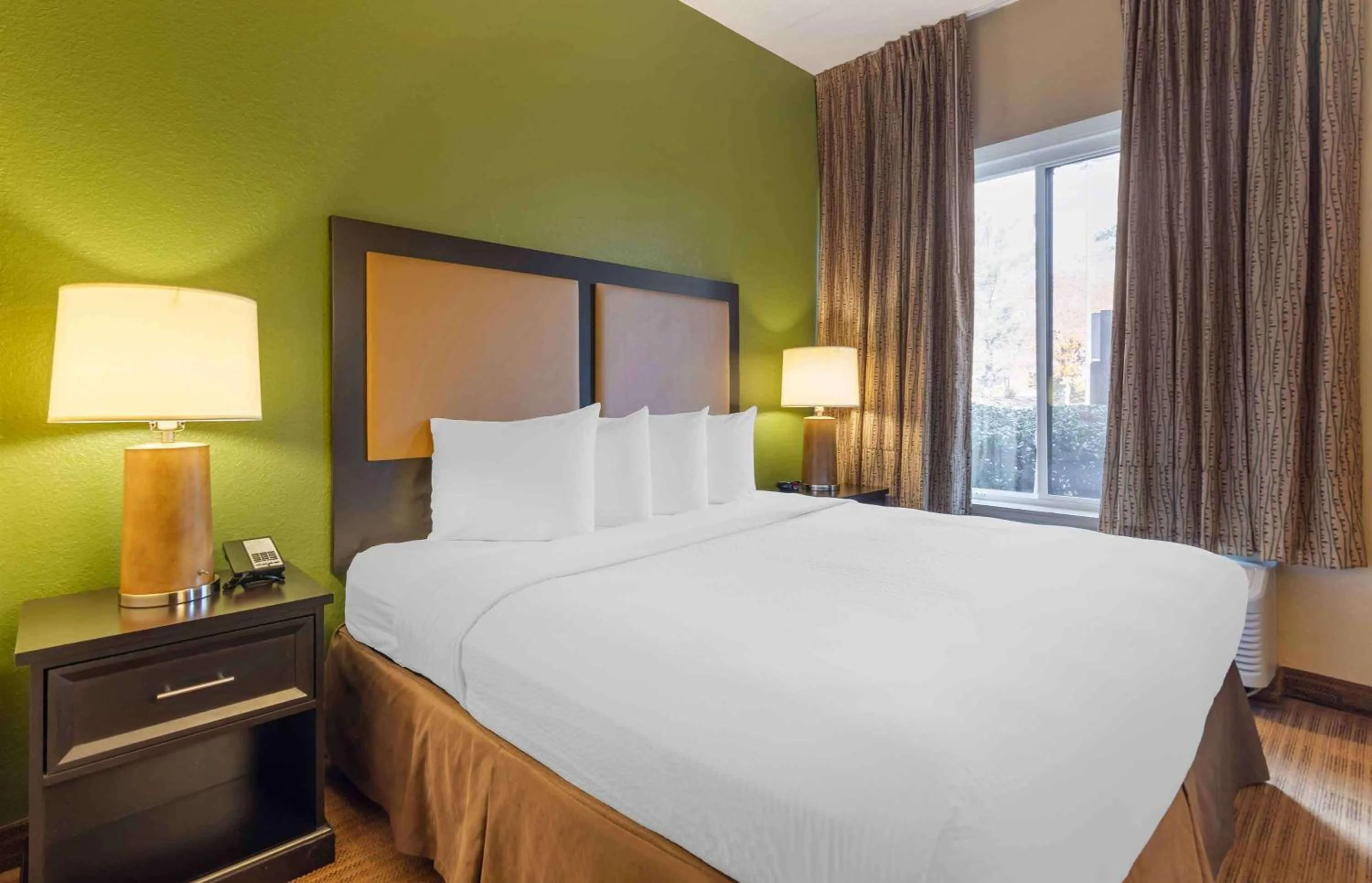 Deluxe Studio with 1 King Bed - Non-Smoking in Extended Stay America Suites - Atlanta - Gwinnett Place