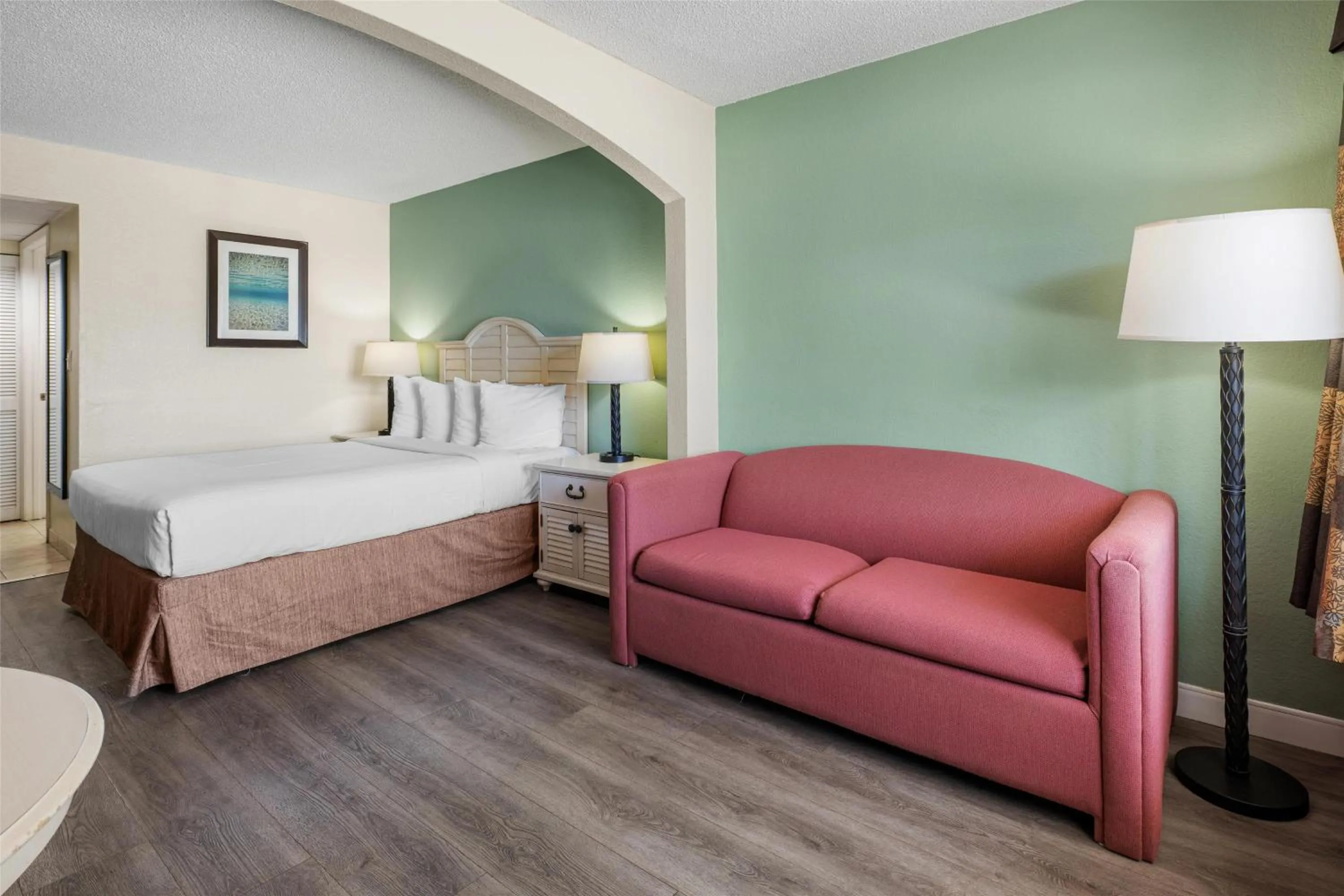 Queen Room with Pool View and Sofa - Non-Smoking in Best Western Gateway To The Keys - Florida City, Homestead, Everglades