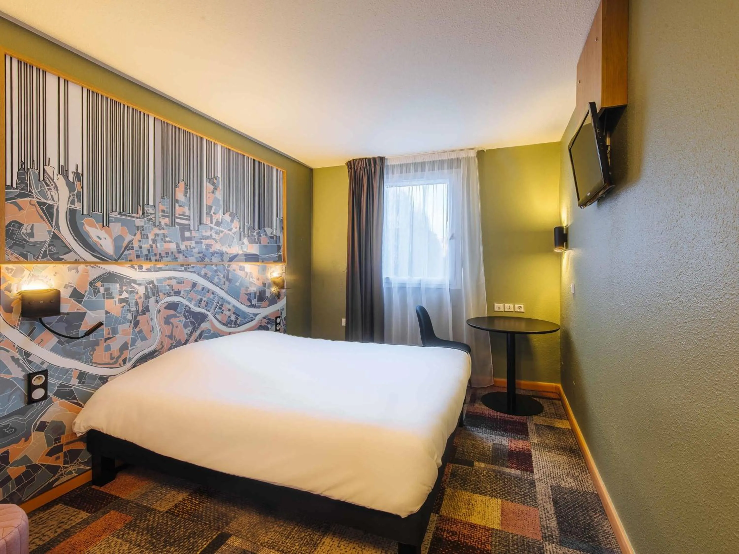 Standard Double Room - single occupancy in Ibis Styles Lyon Croix Rousse