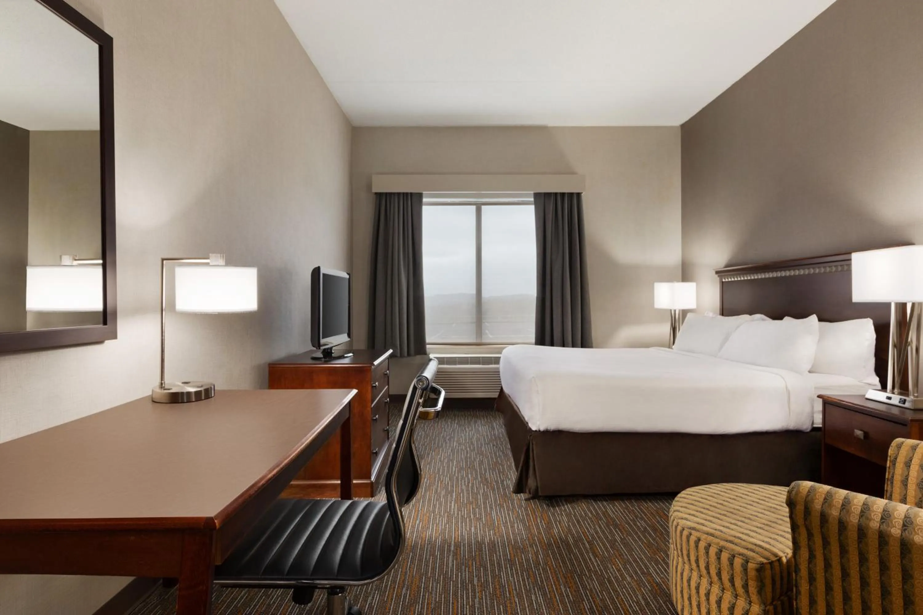 King Room with Roll-In Shower - Mobility/Hearing Accessible - Non-Smoking in Wingate by Wyndham Bridgeport Clarksburg