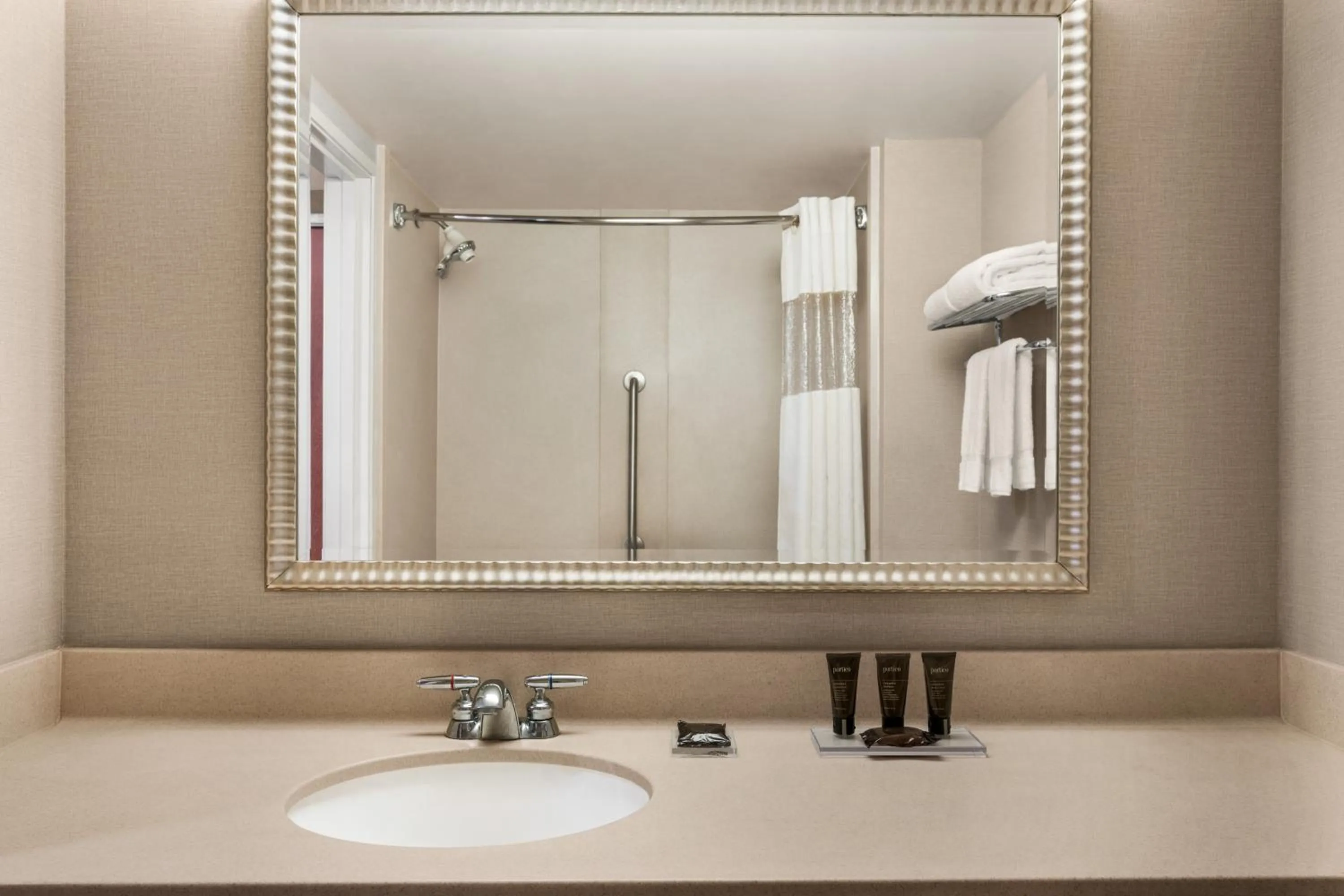 King Room - Non-Smoking in Wingate by Wyndham Bridgeport Clarksburg