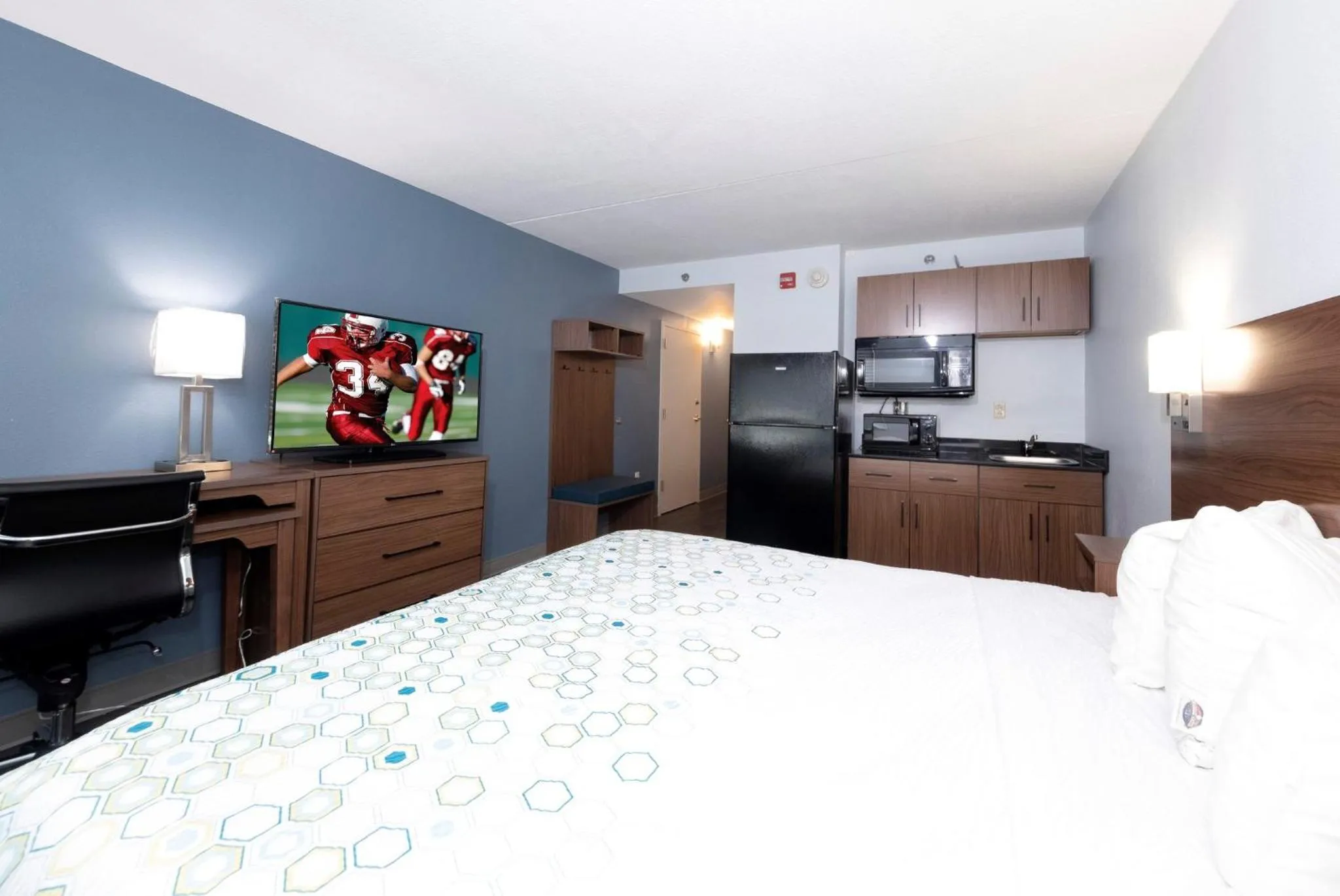 Studio King Room with Sofa Bed Non-Smoking in Extended Stay America Suites - Washington, DC - Chantilly