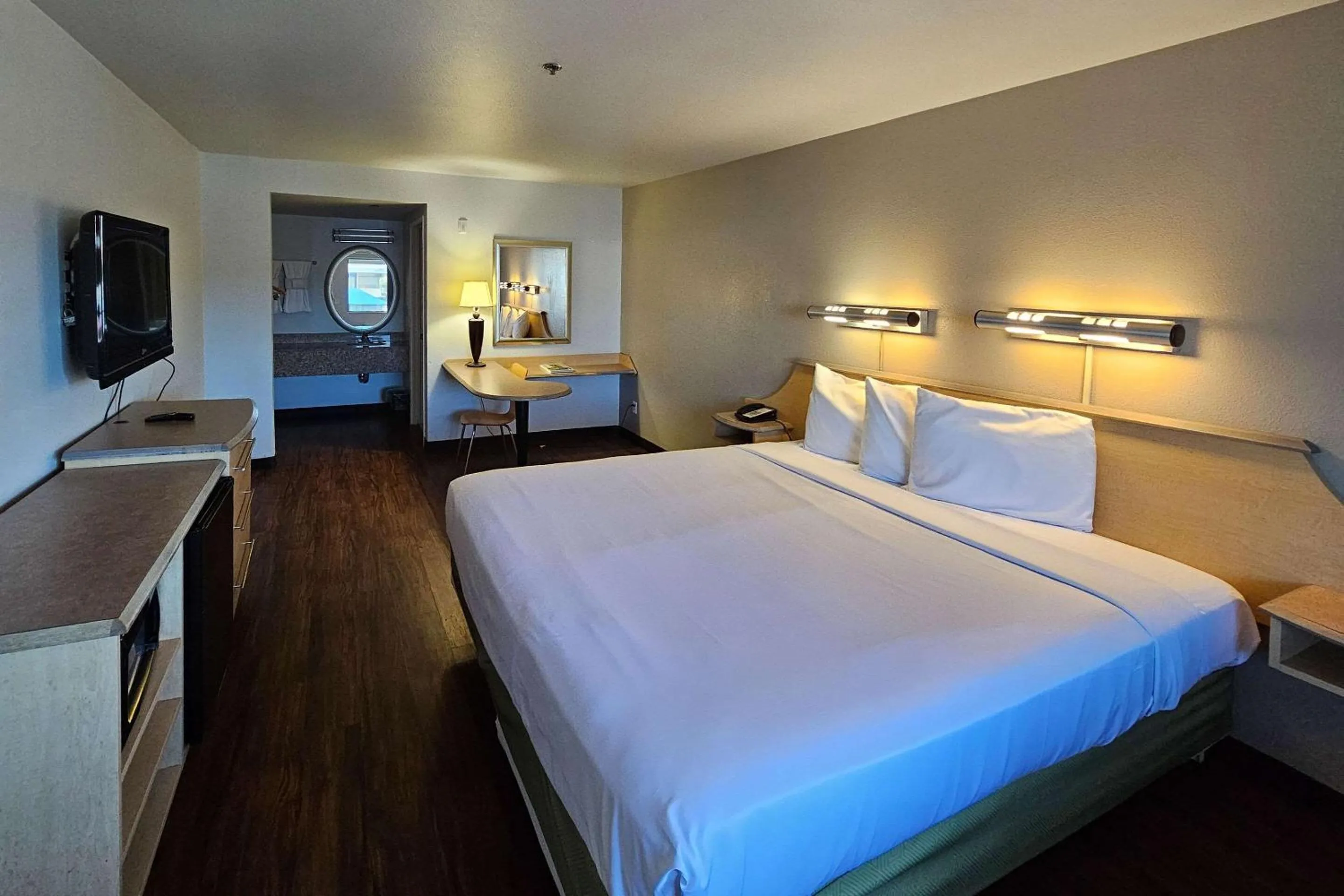 Efficiency King Suite - Non Smoking in Rodeway Inn & Suites Thousand Palms - Rancho Mirage