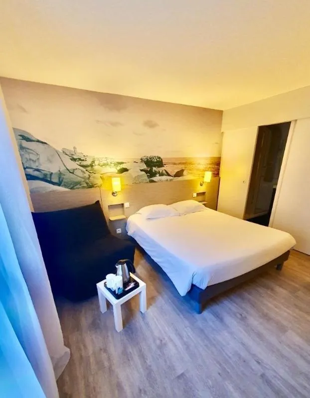 Double Room in Logis, Hôtel Au Chêne Vert, Saint-Brieuc Nord