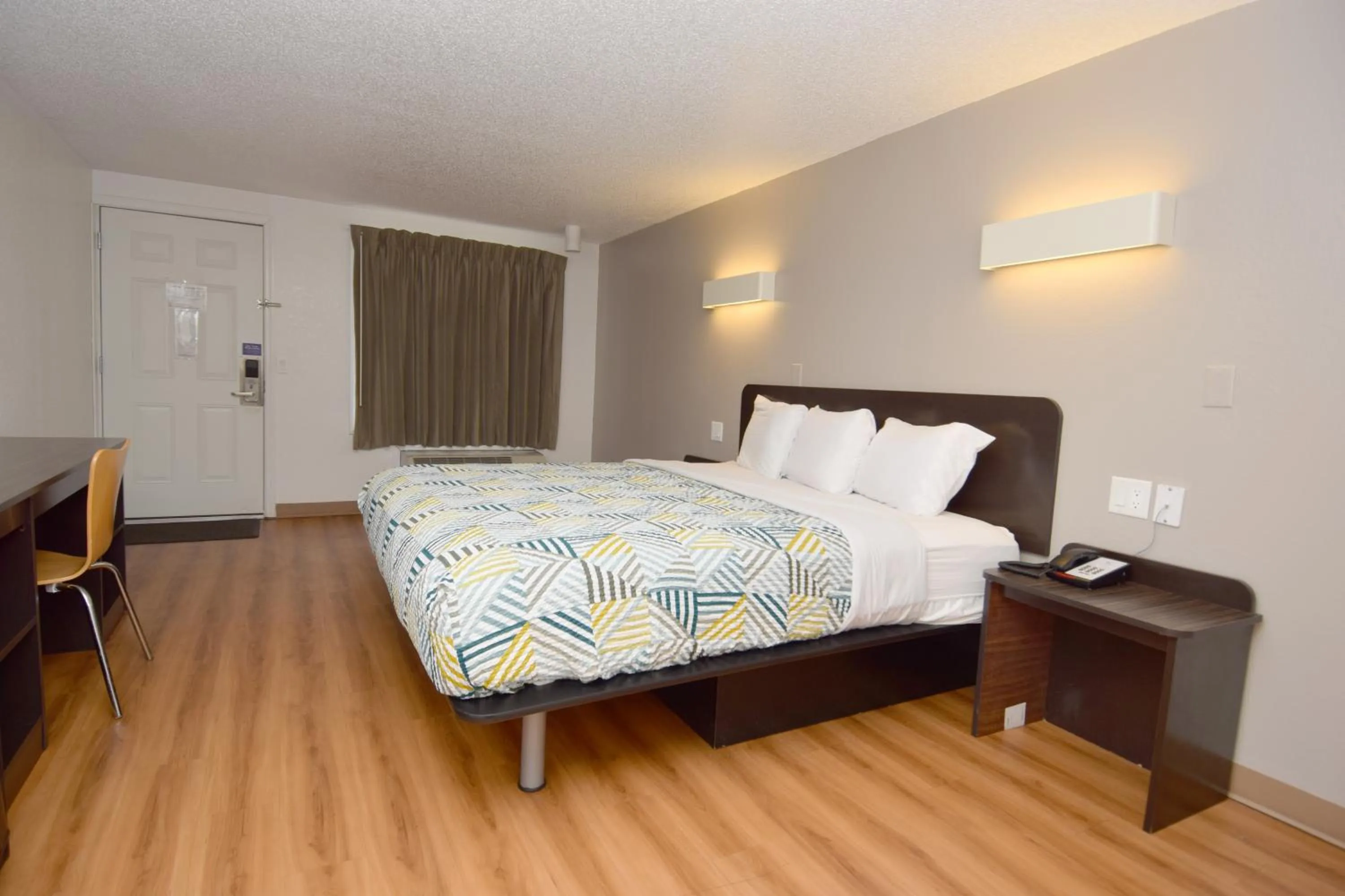 King Room - Non-Smoking in Motel 6-Hamburg, NY