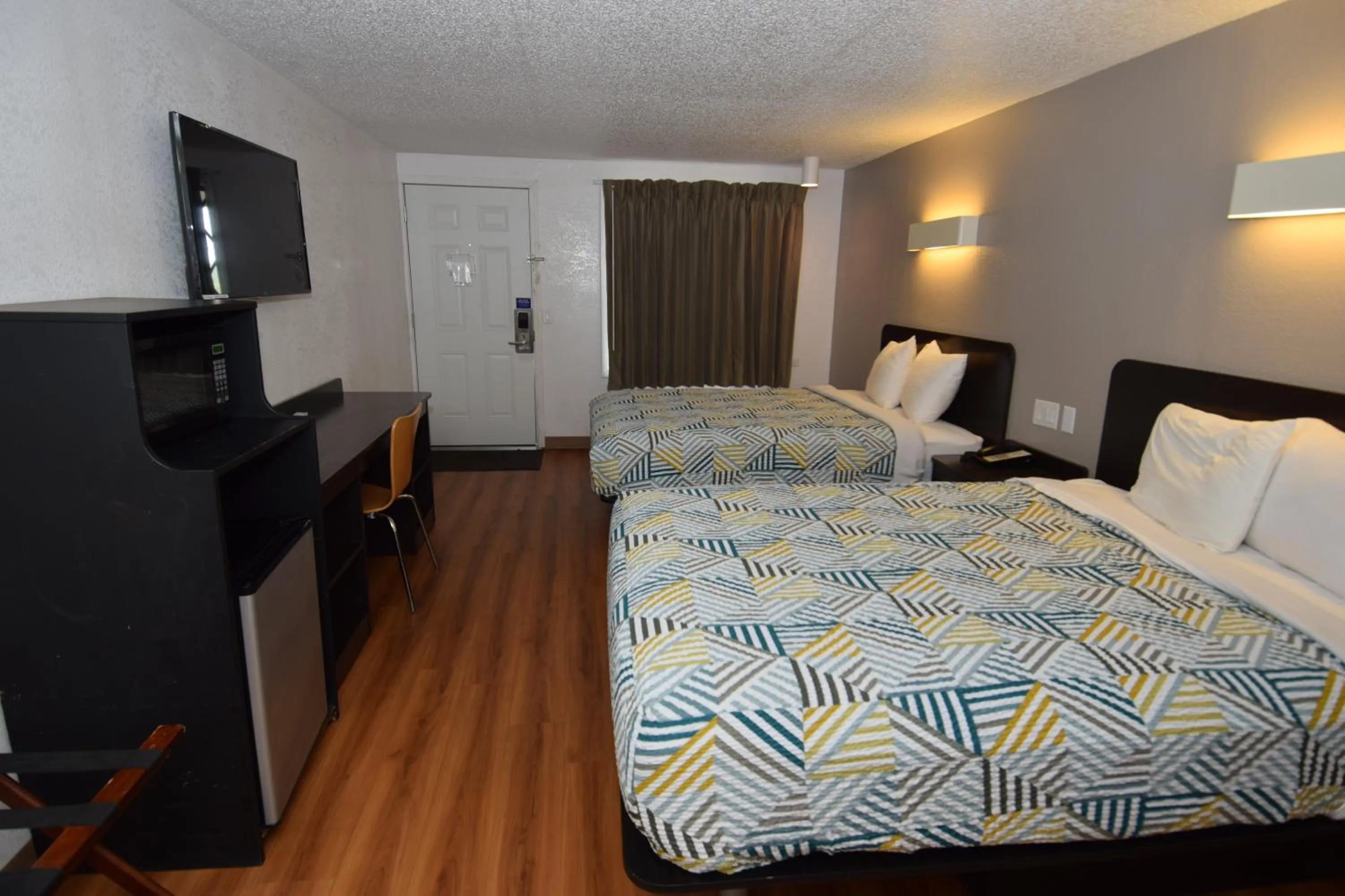 Deluxe Queen Room with Two Queen Beds - Non-Smoking in Motel 6-Hamburg, NY