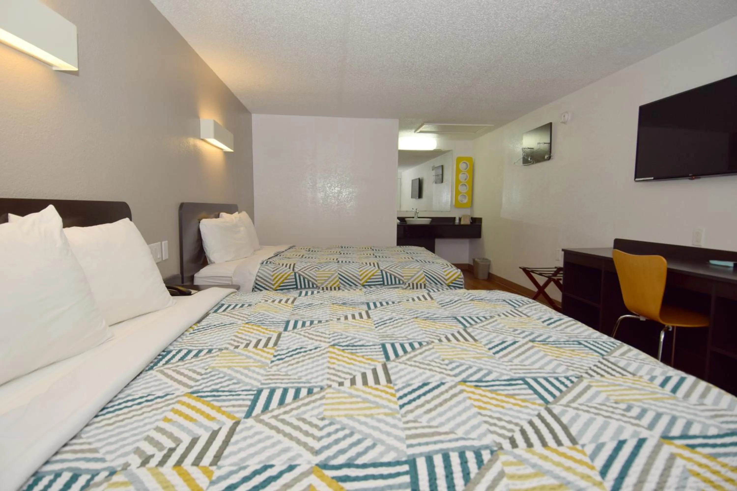 Queen Room with Two Queen Beds - Non-Smoking in Motel 6-Hamburg, NY