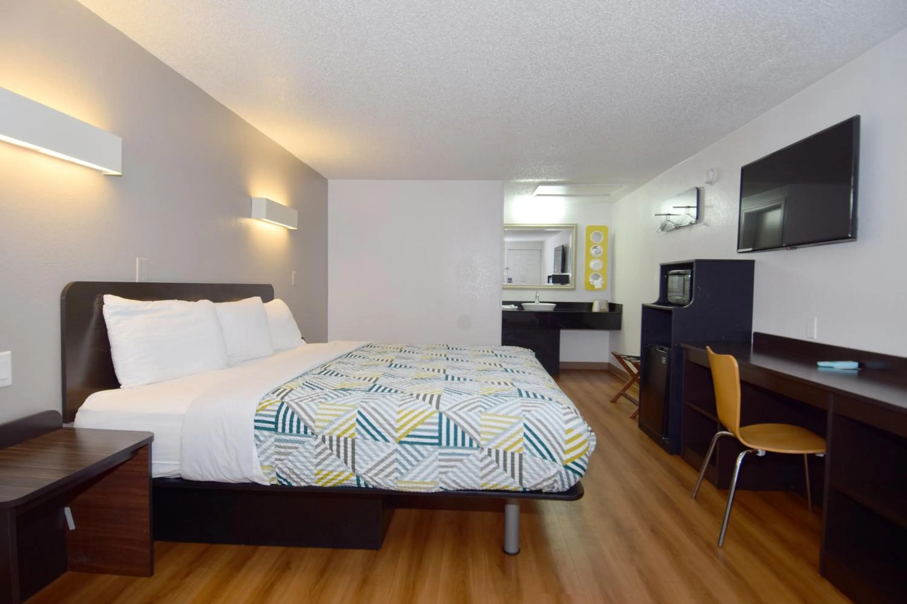 Deluxe King Room - Non-Smoking in Motel 6-Hamburg, NY