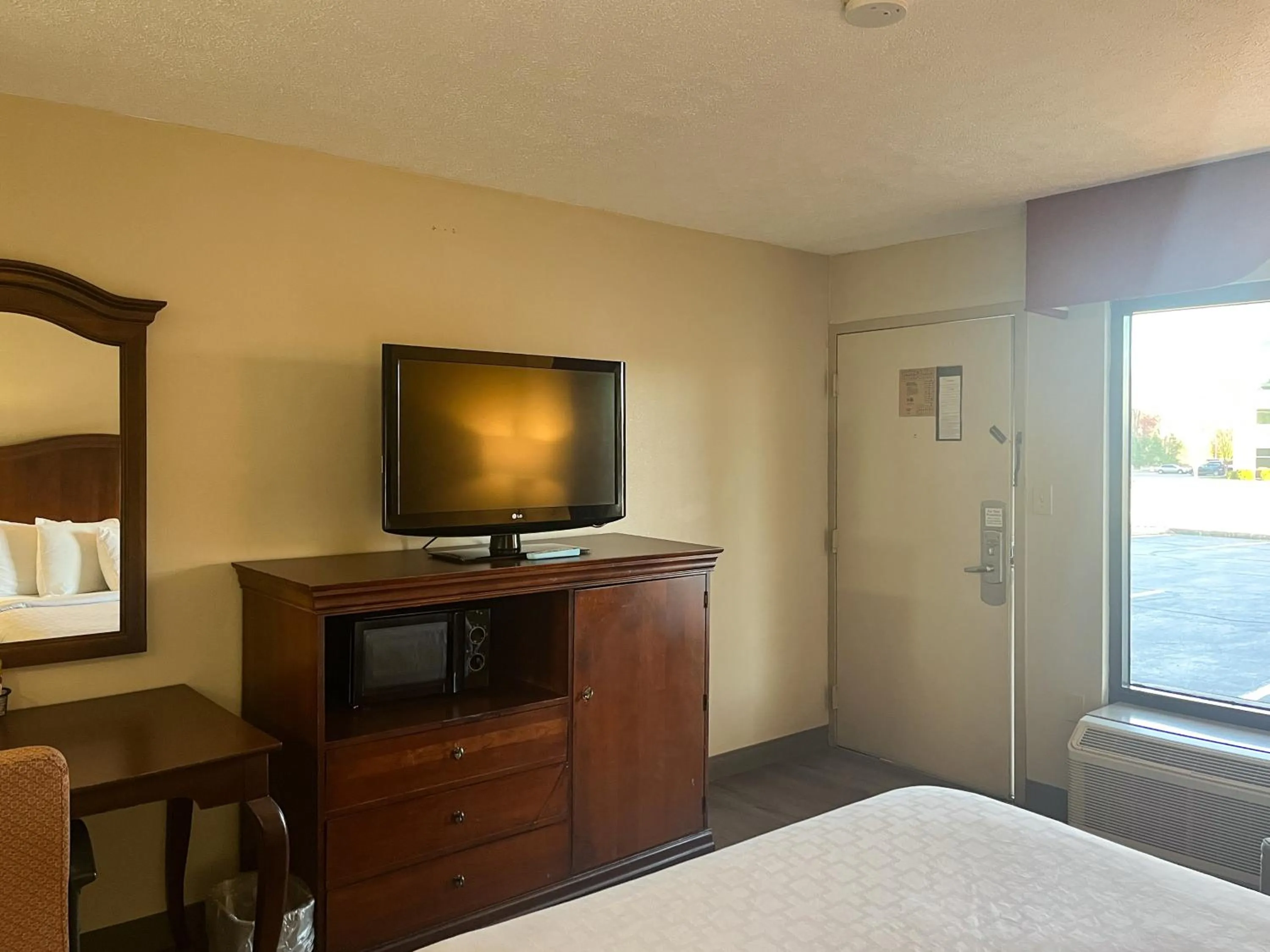 Queen Room - Disability Access - Non-Smoking in Best Western Aquia Quantico