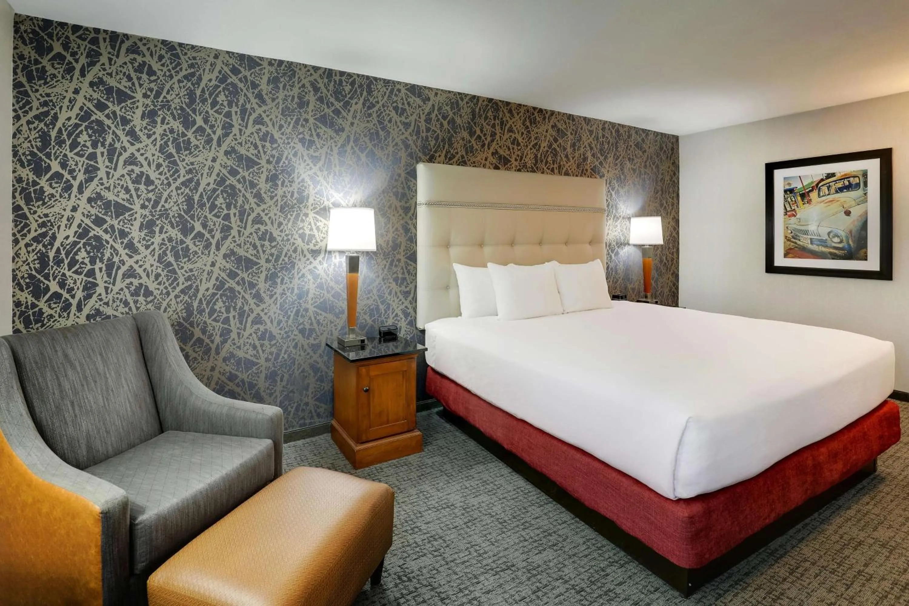 Deluxe King Room - Accessible, Roll-in Shower in Drury Inn & Suites Springfield