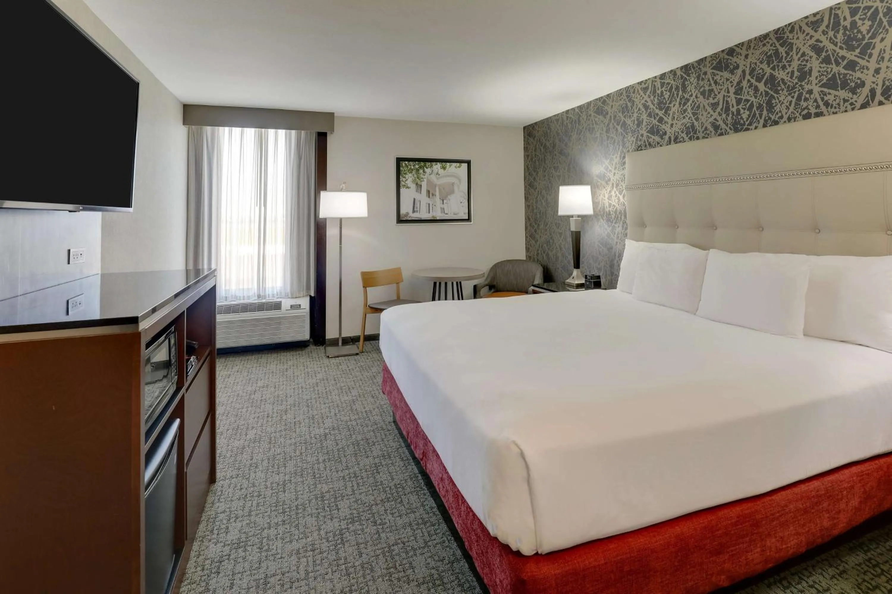 Deluxe King Room in Drury Inn Paducah