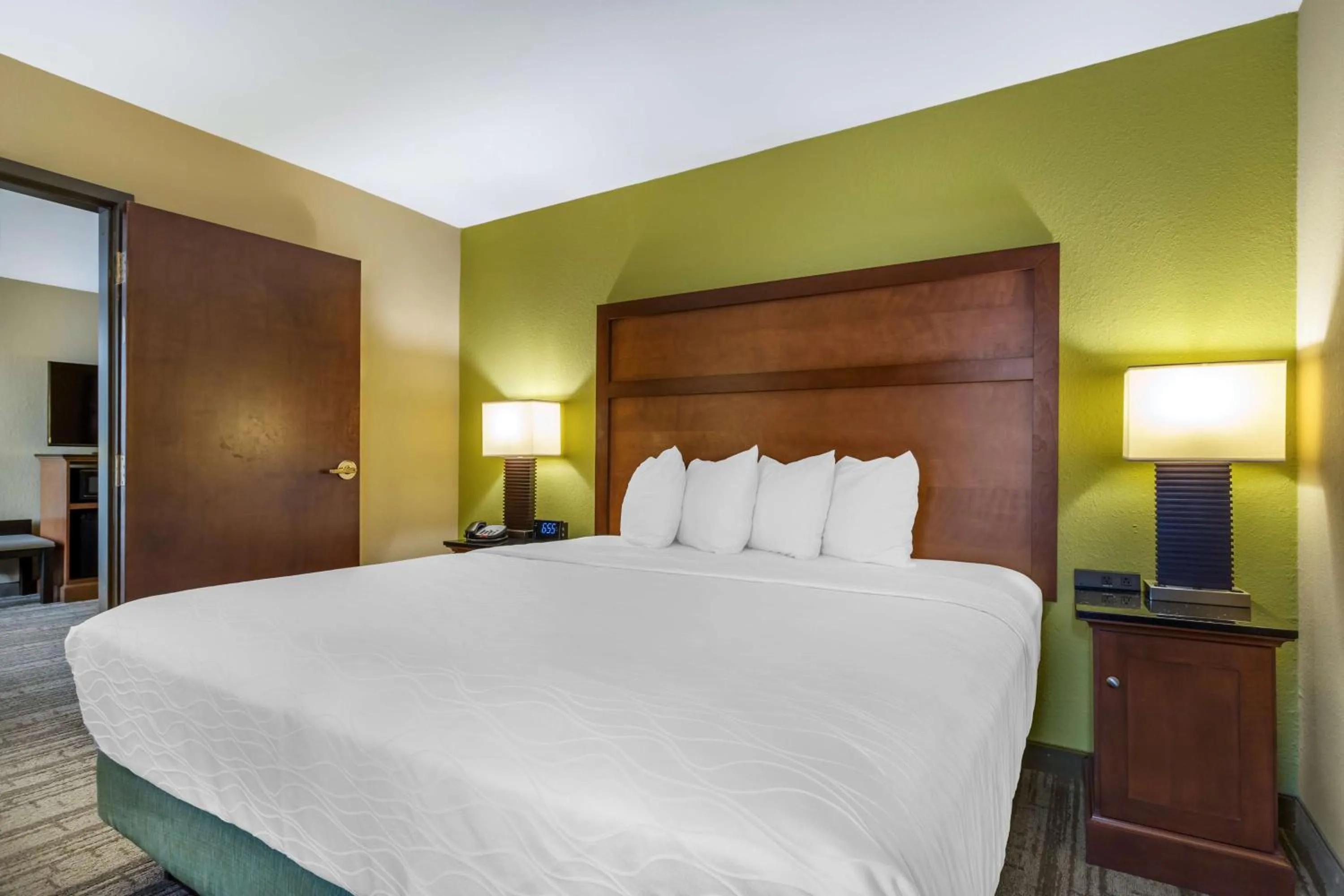 King Suite with Sofa Bed in Best Western Plus Houston Energy Corridor