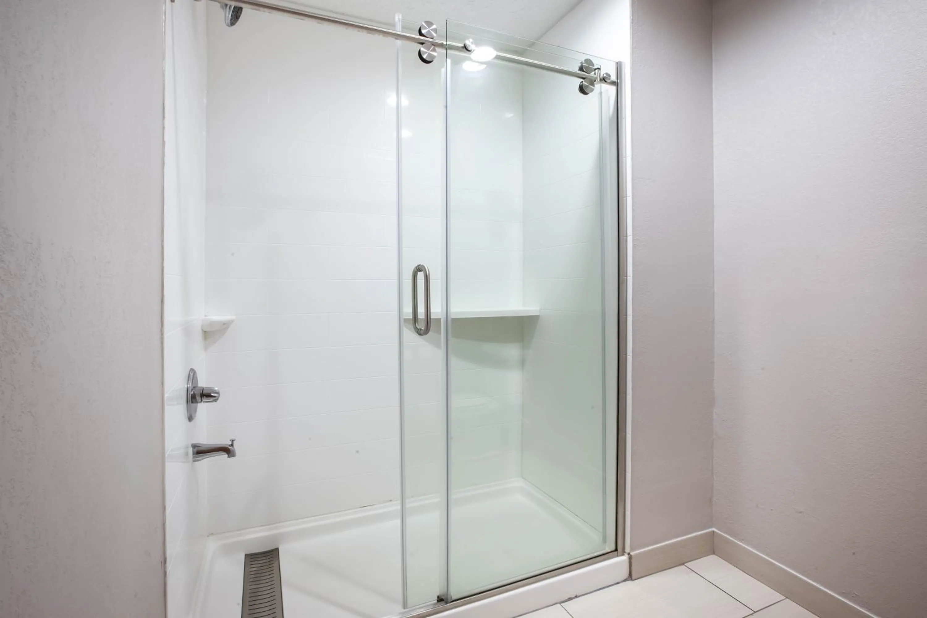 Deluxe King Room - Non-Smoking in Baymont by Wyndham Traverse City