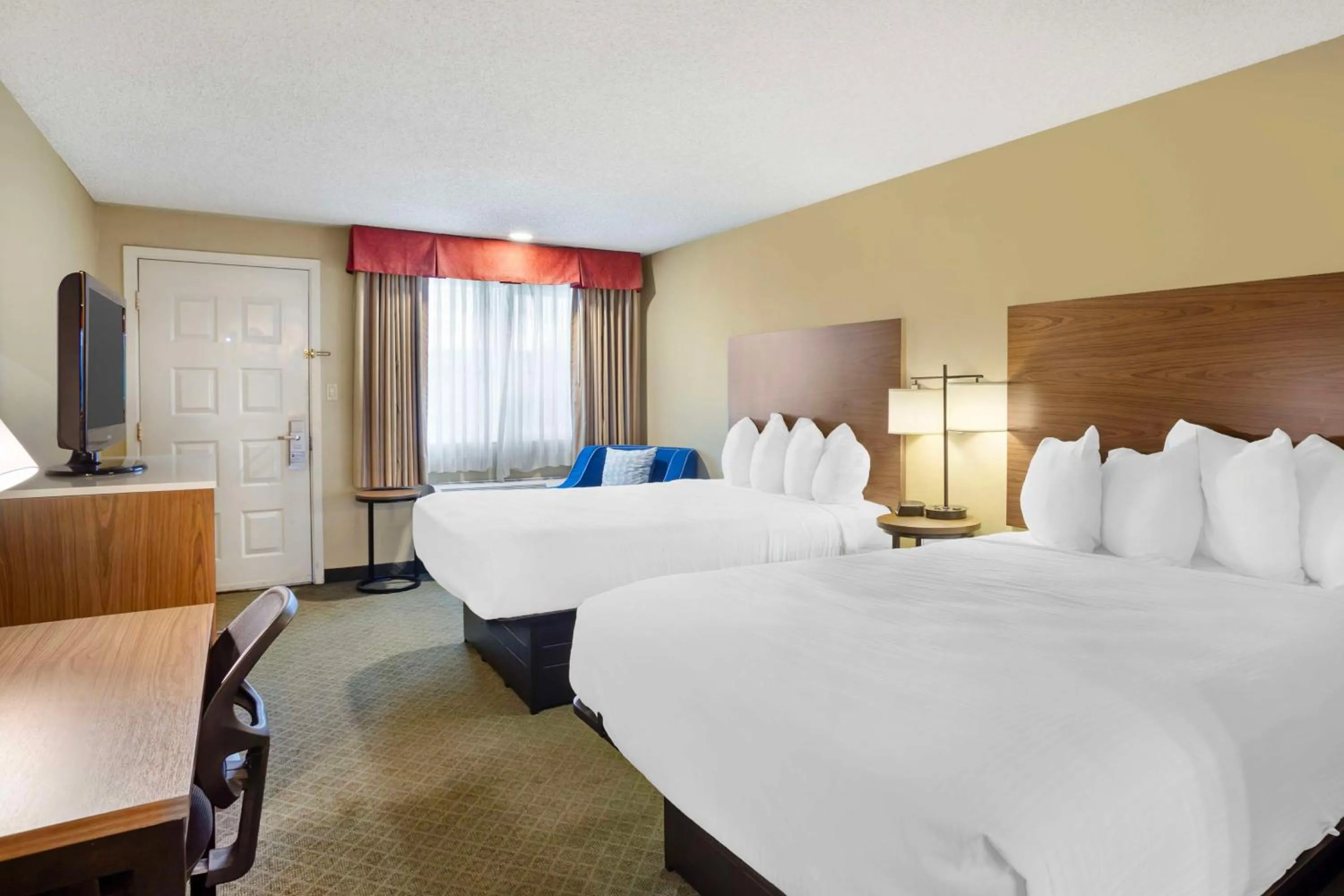 Queen Room with Two Queen Beds in Best Western Shadow Inn