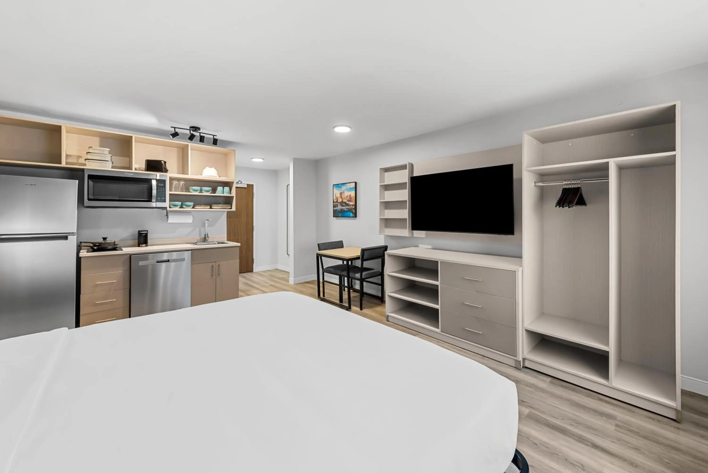 Superior King Suite - Non-Smoking in Suburban Studios Columbus North