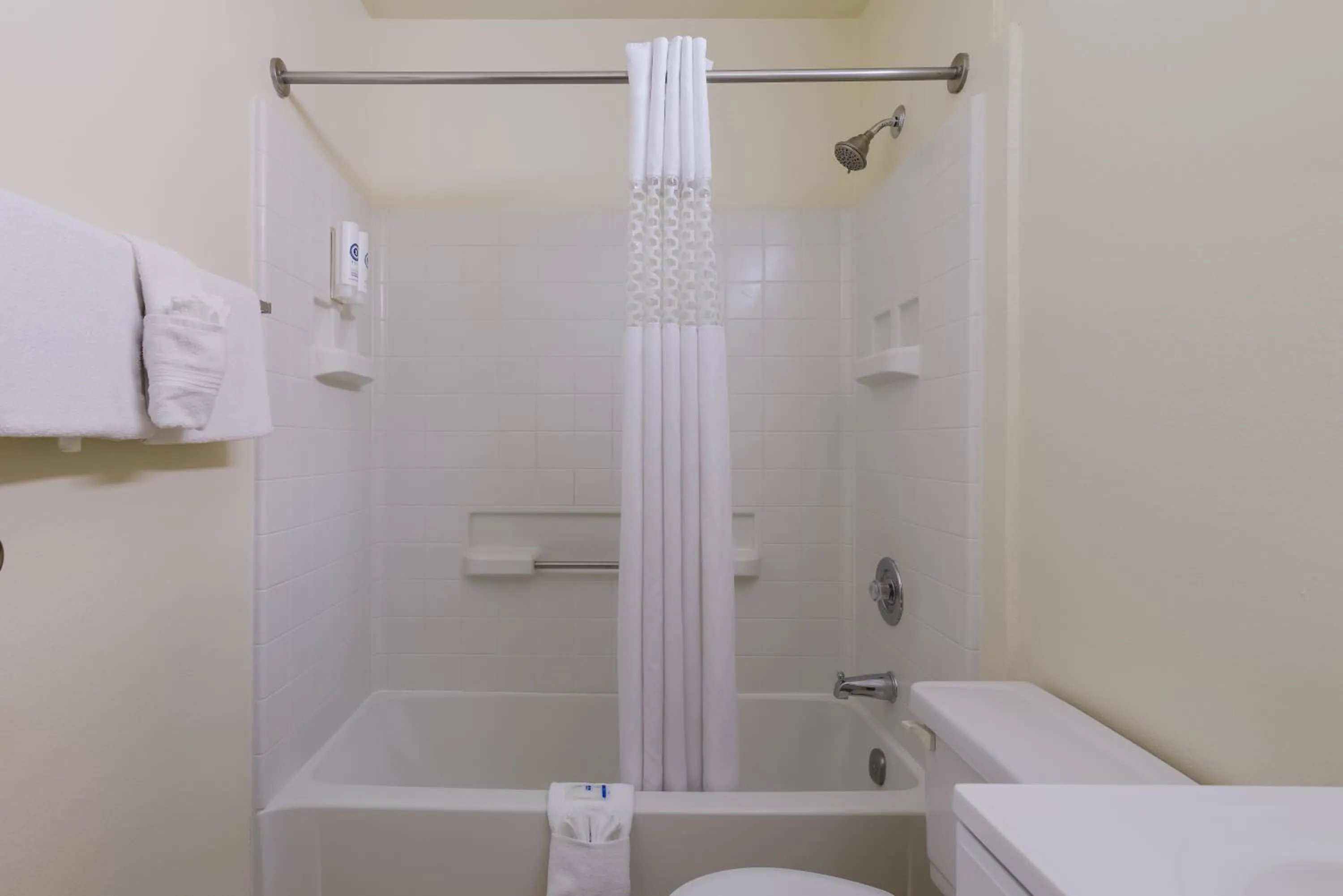 King Room - Non Smoking in Rodeway Inn Livermore