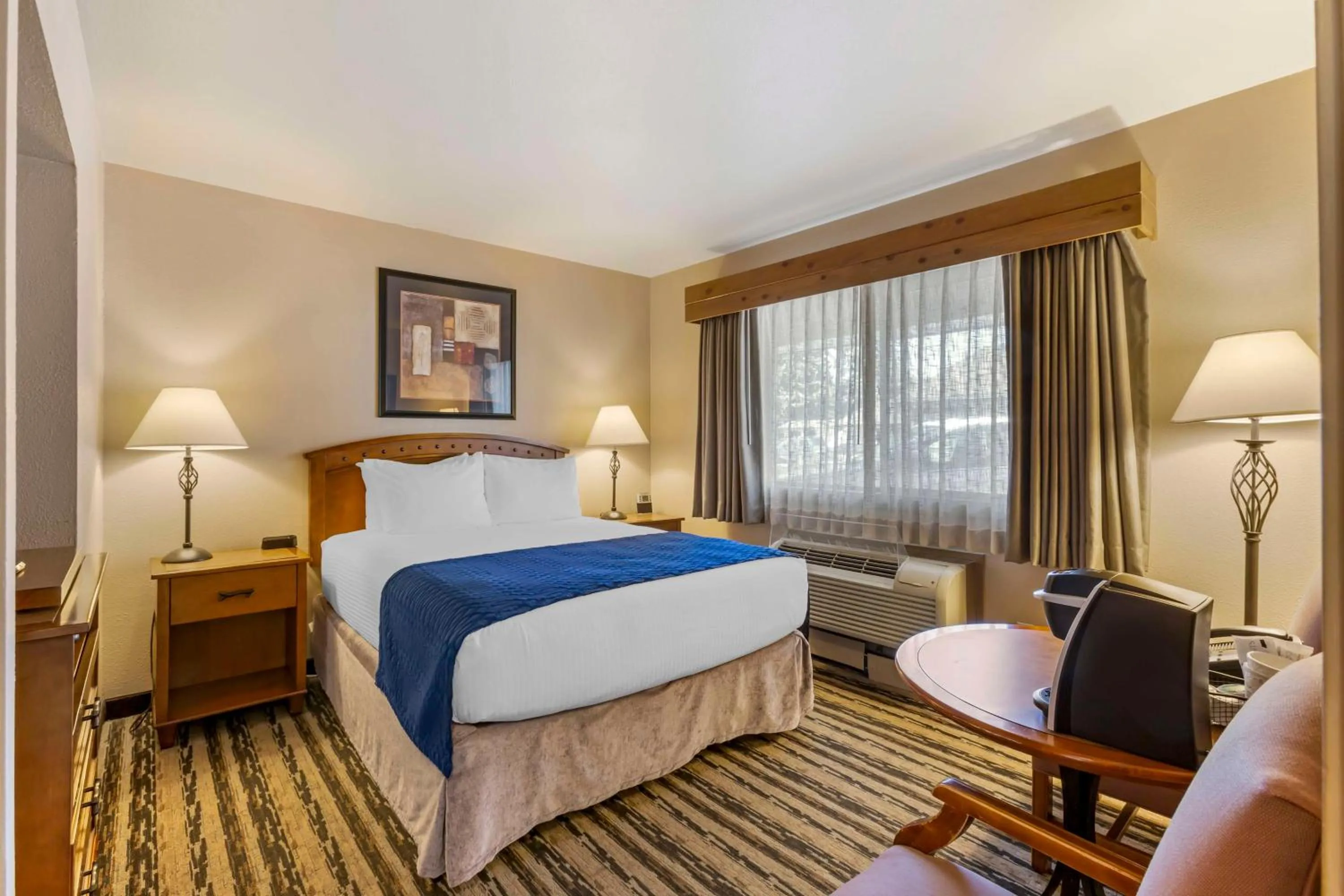 Small Queen Room in Best Western Sunset Inn