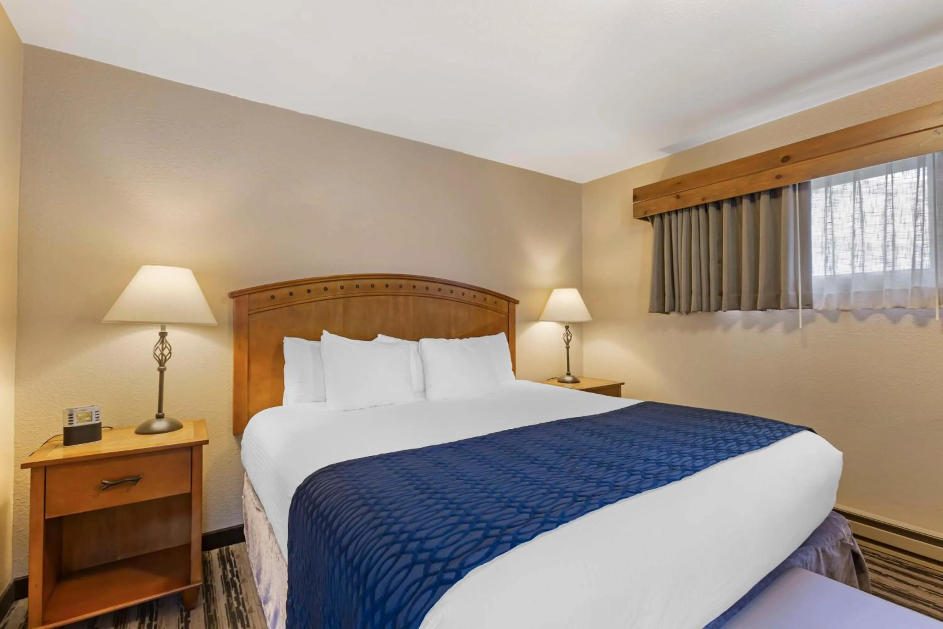 King Suite in Best Western Sunset Inn