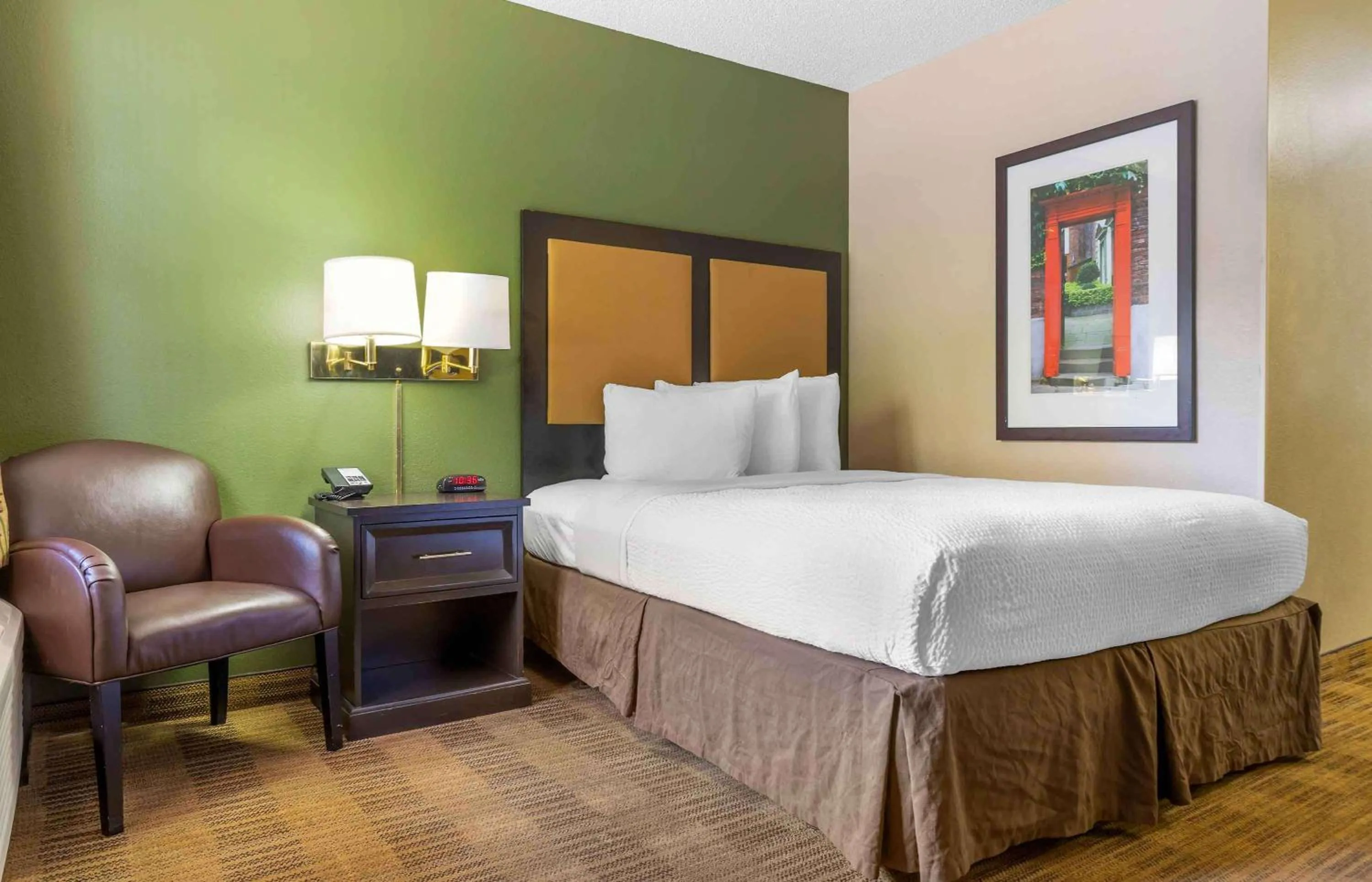 Queen studio with 1 Queen Bed - Disability Access/Non-Smoking in Extended Stay America Suites - Bakersfield - California Avenue
