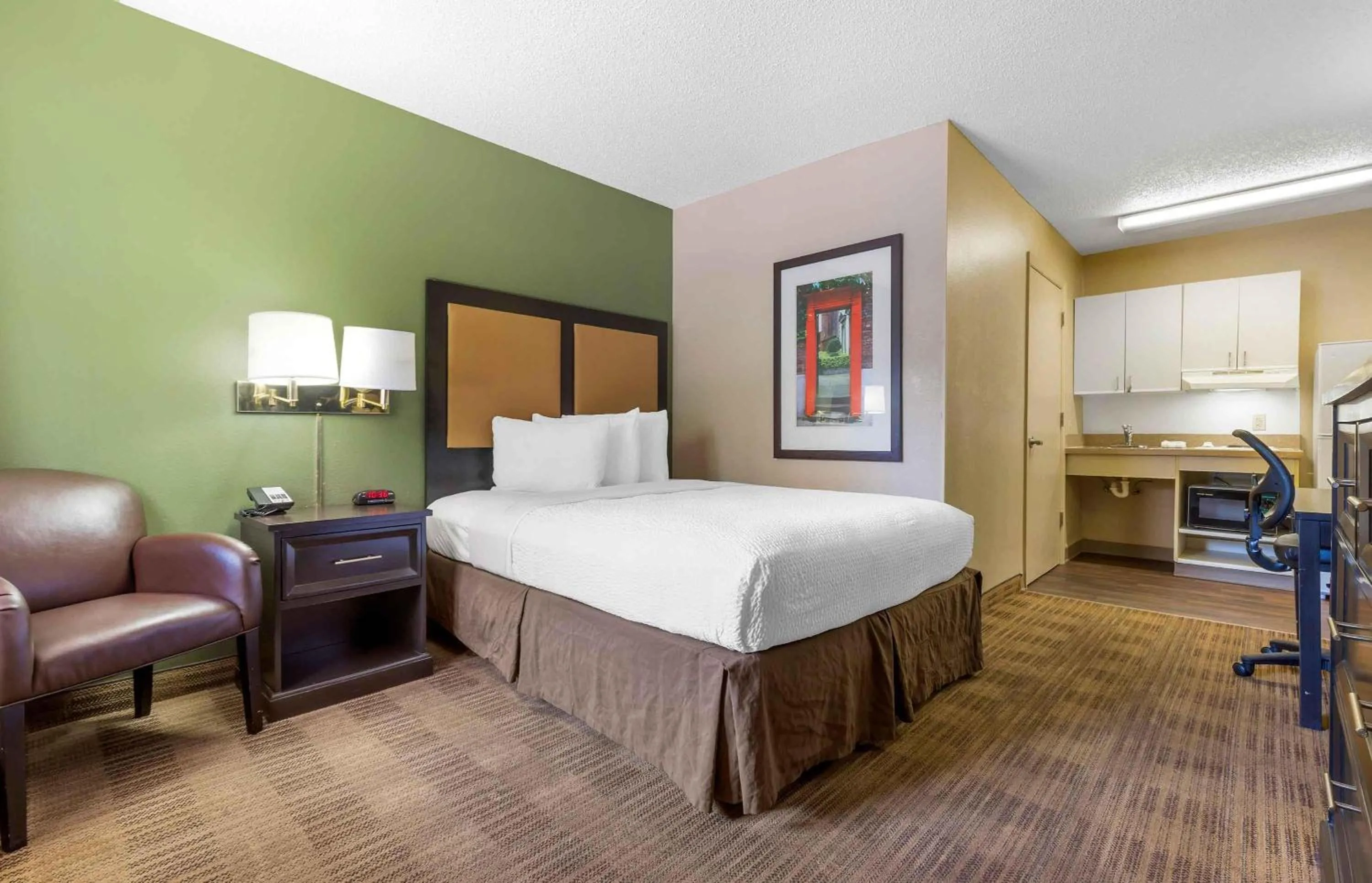 Queen studio with 1 Queen Bed - Disability Access/Non-Smoking in Extended Stay America Suites - Columbia - West - Interstate 126