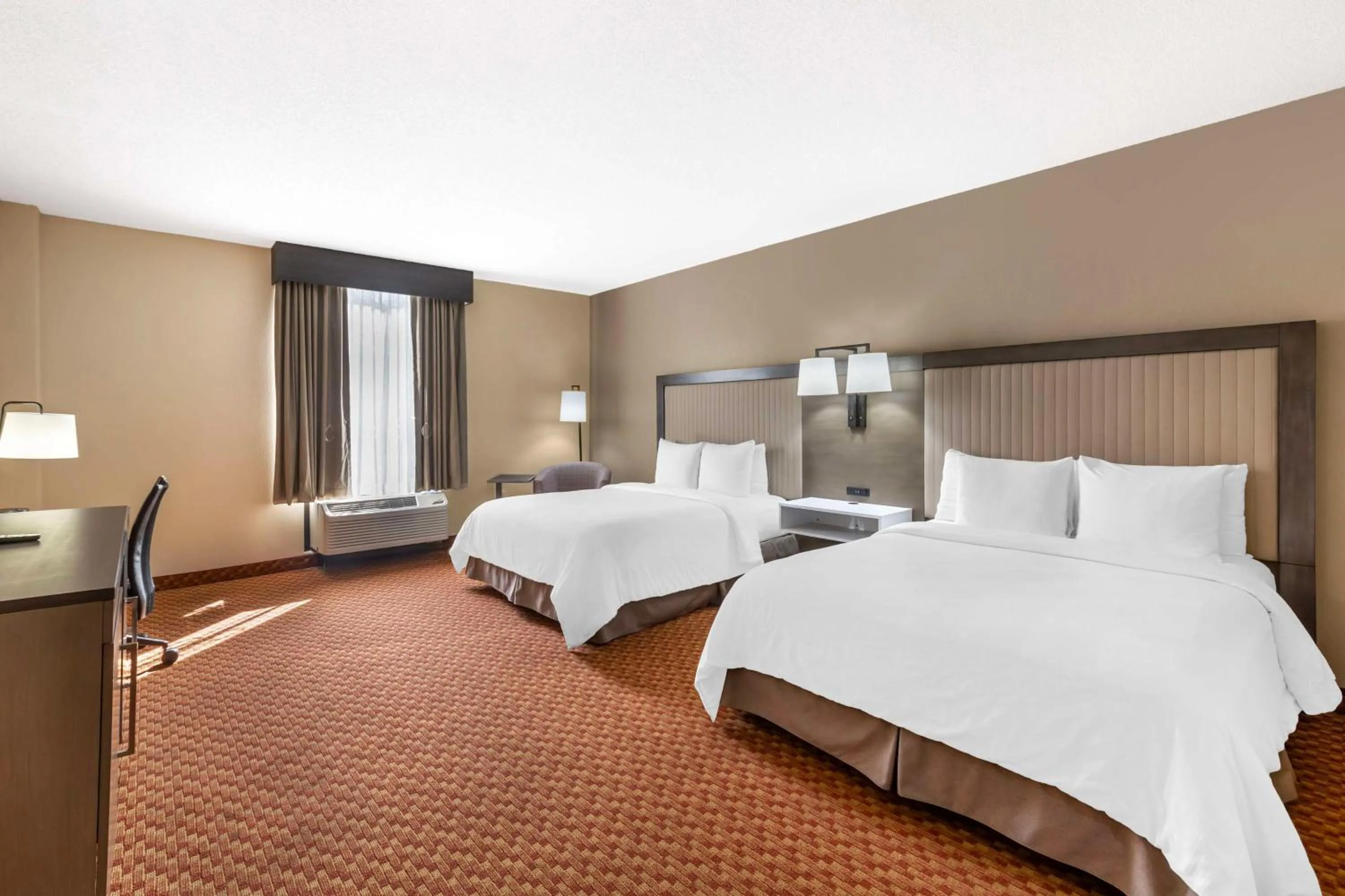 Queen Room with Two Queen Beds and Roll-In Shower - Mobility Access/Non-Smoking in Best Western Plus Kendall Hotel & Suites