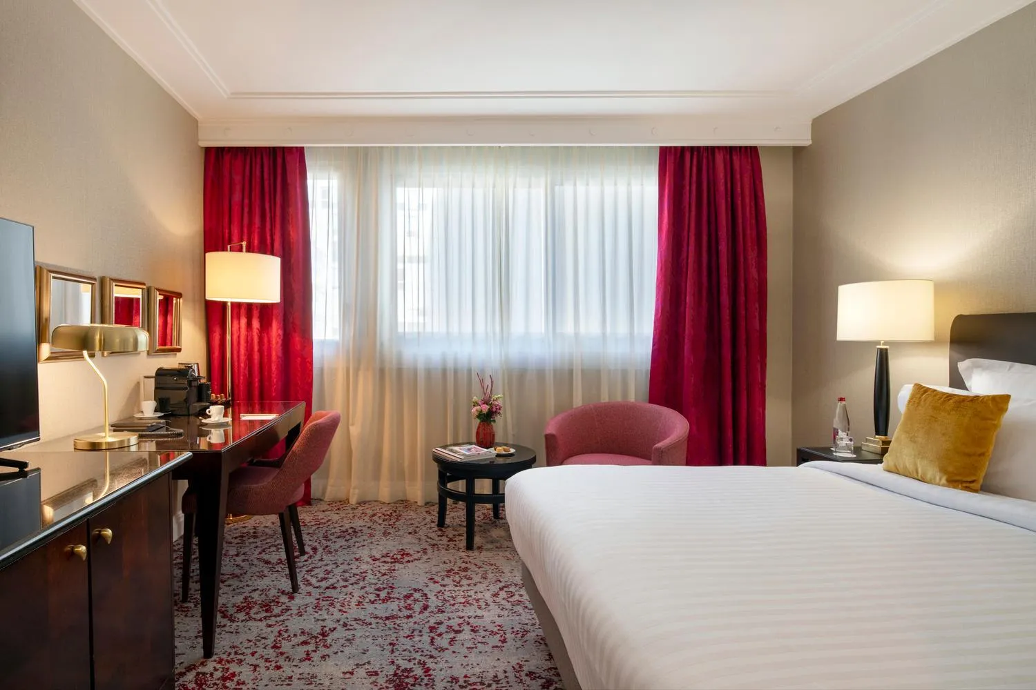 Superior Queen Room in Warwick Champs-Elysées Paris