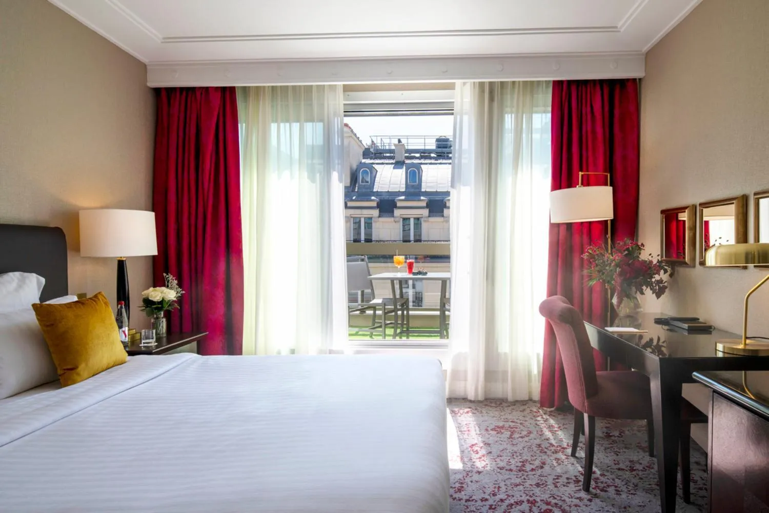 Deluxe King Room with Terrace in Warwick Champs-Elysées Paris