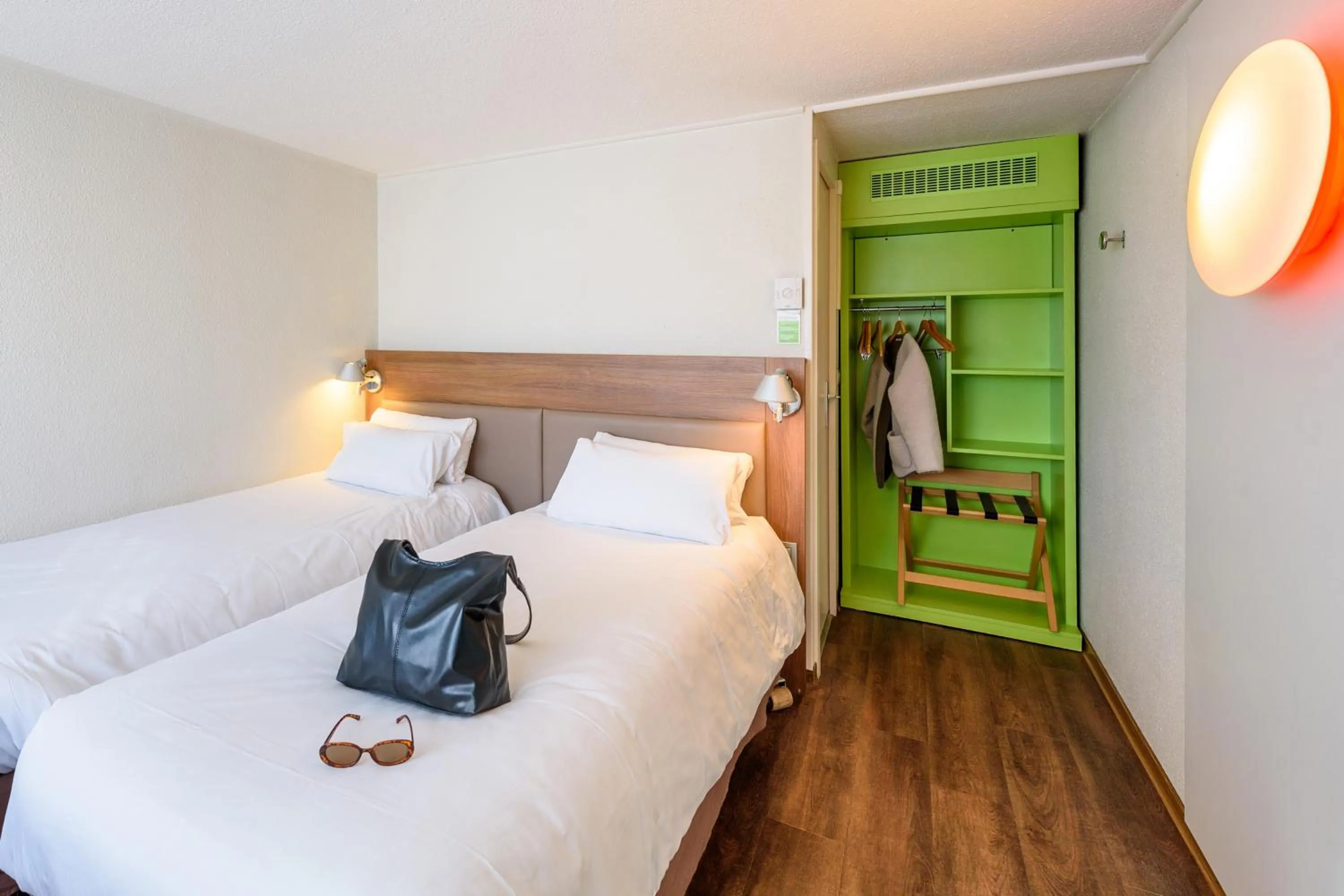 Standard Twin Room in Campanile Albi Centre