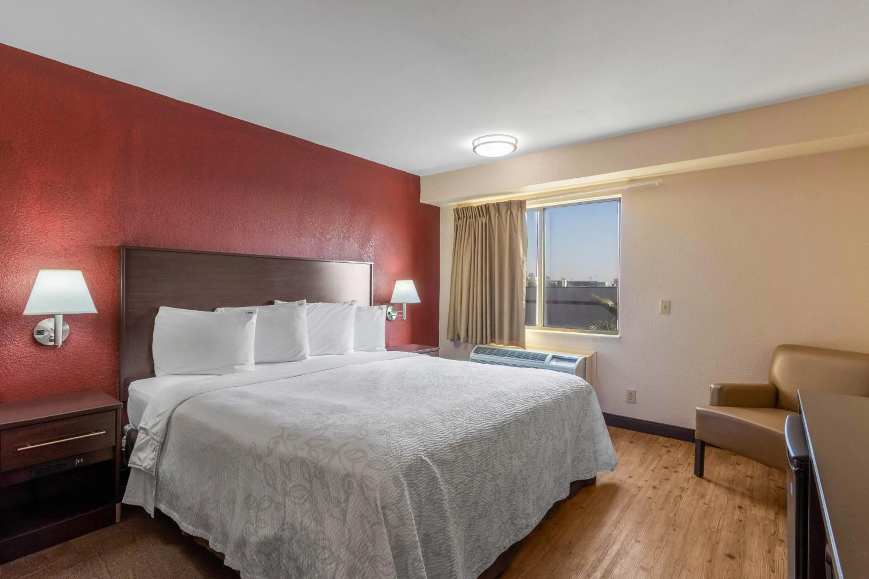 Superior King Room Smoke Free - single occupancy in Red Roof Inn PLUS+ El Paso East