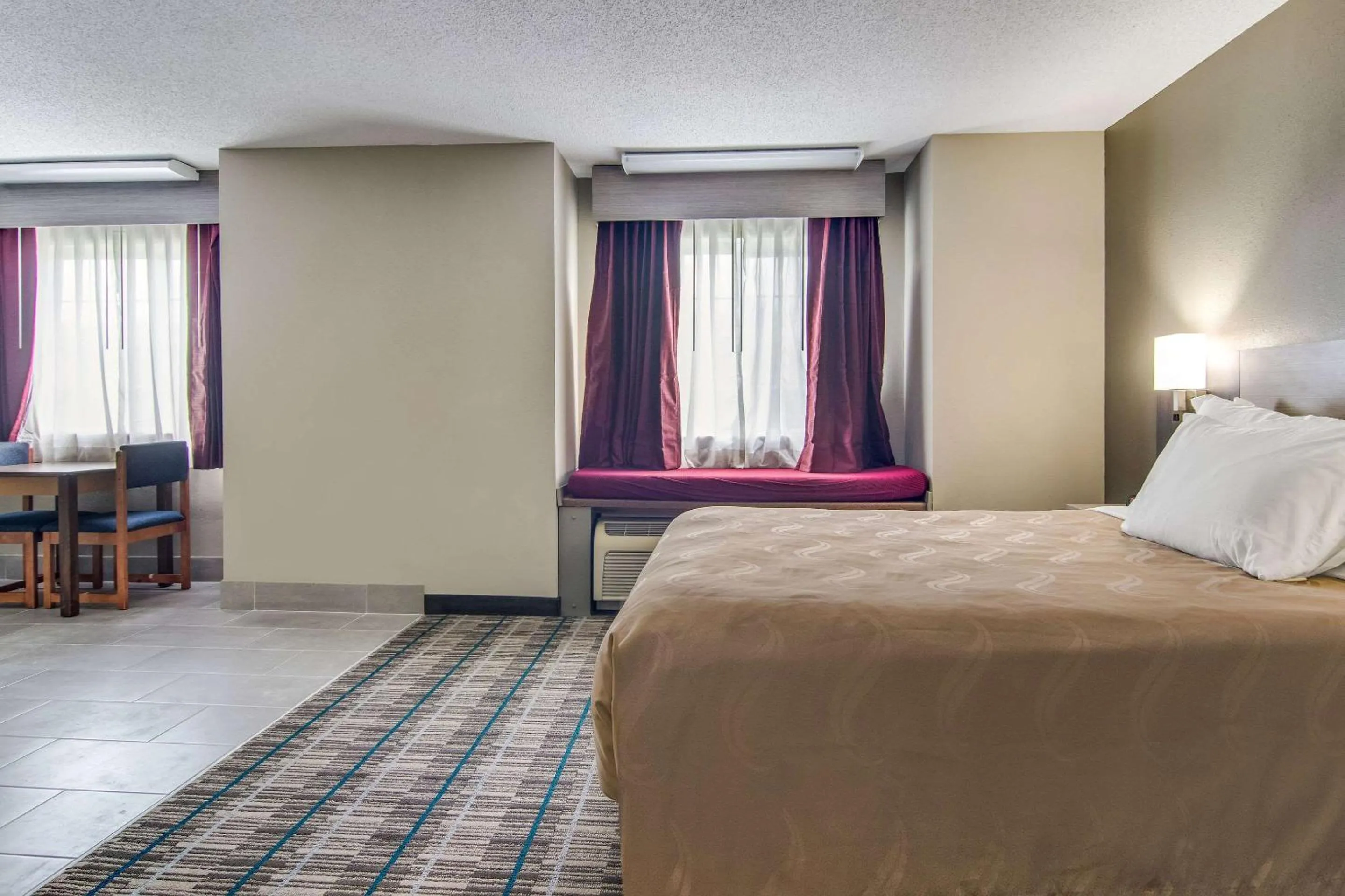 Efficiency King Suite - Non-Smoking in Quality Inn & Suites Grove City-Outlet Mall