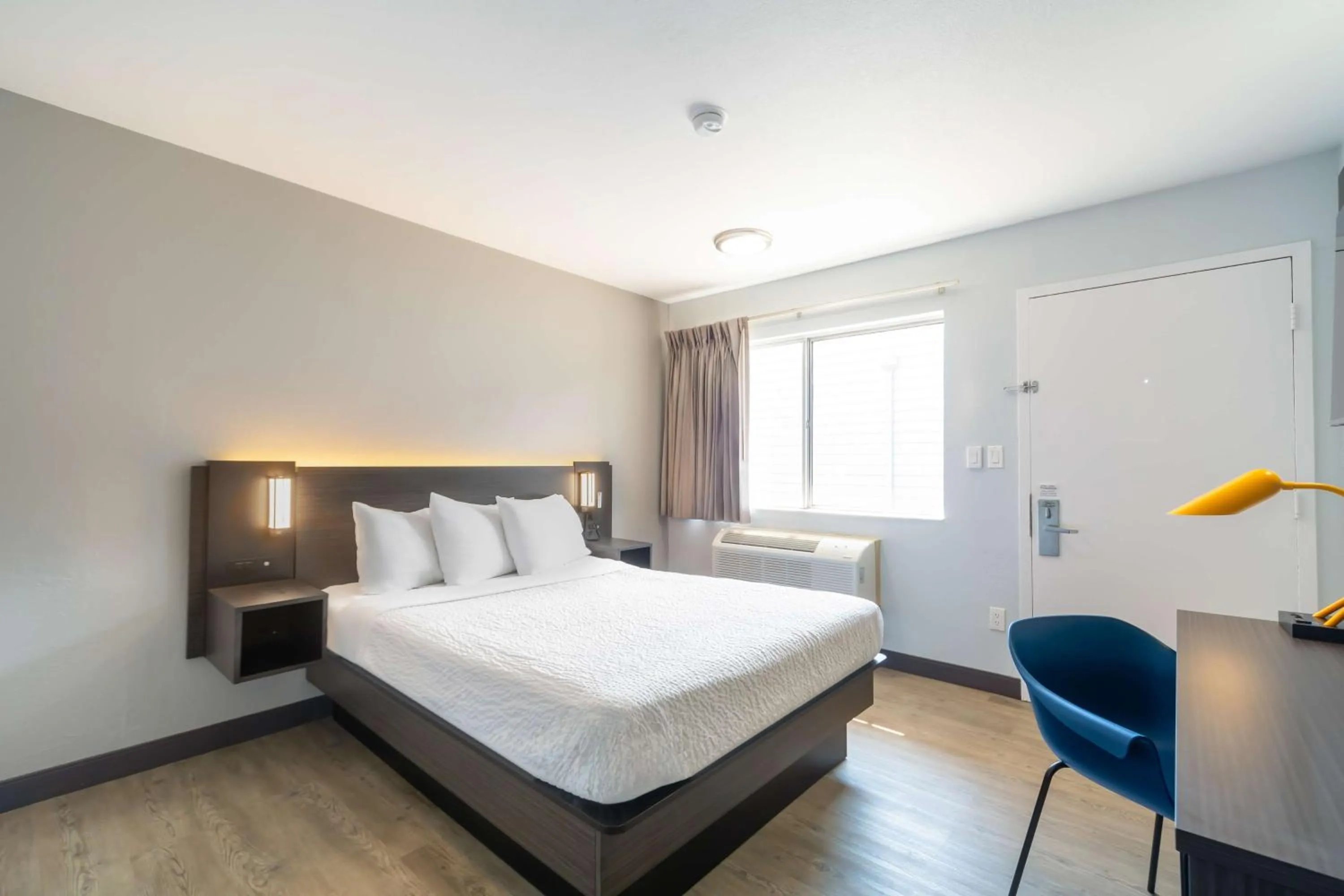 Queen Room - Disability Access - Roll in Shower in Motel 6-Del Rio, TX